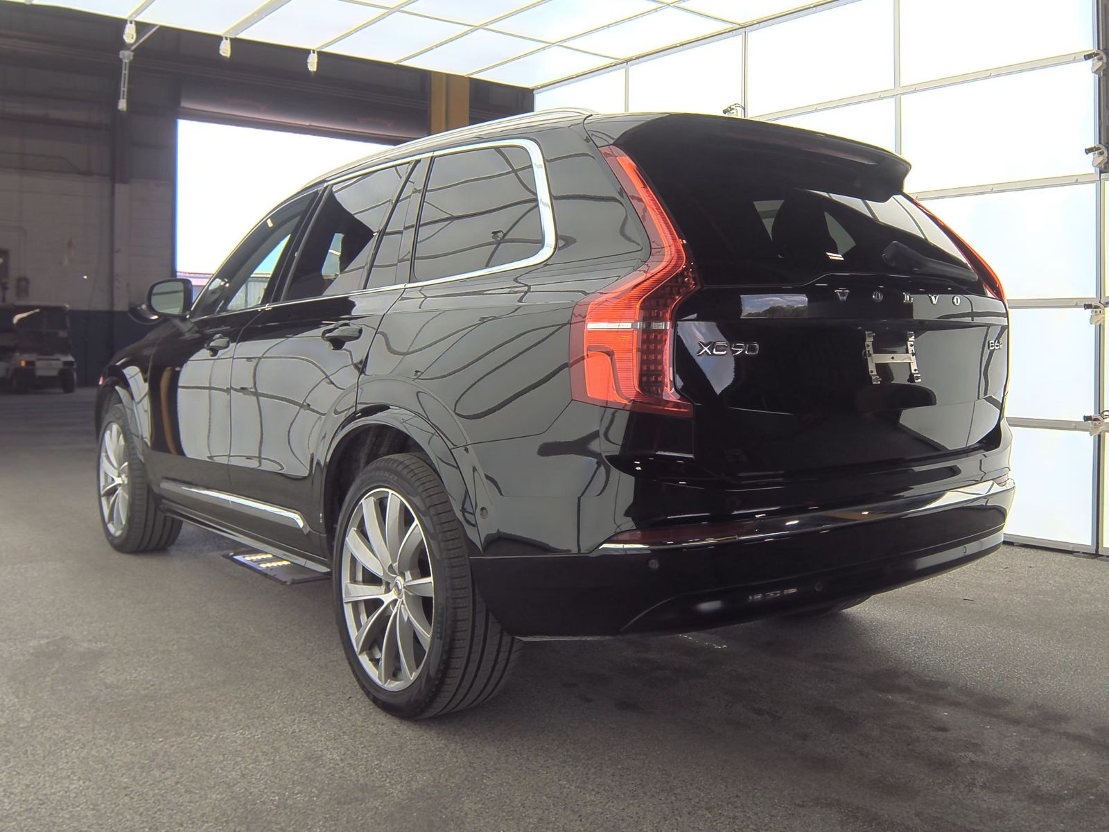 2023 Volvo XC90 B6 Plus AWD