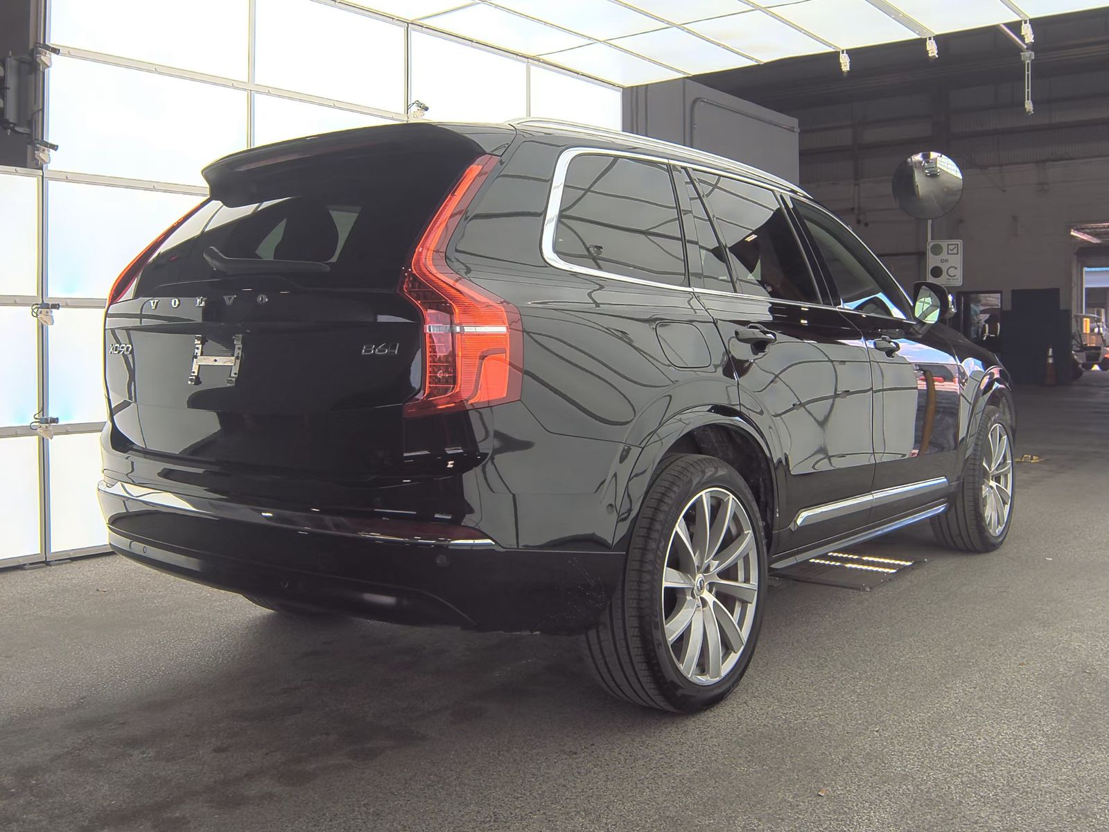 2023 Volvo XC90 B6 Plus AWD
