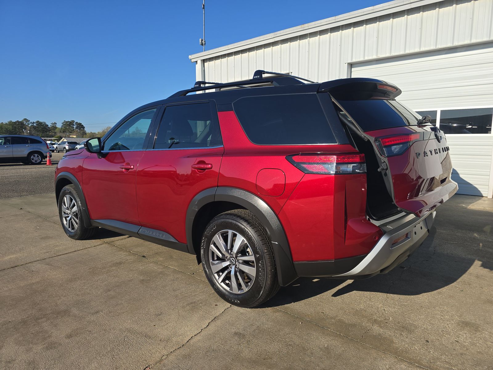 2022 Nissan Pathfinder SL FWD