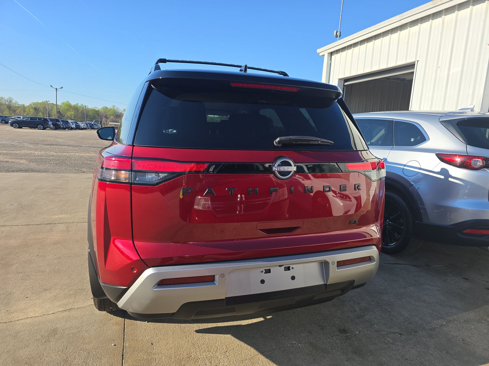 2022 Nissan Pathfinder SL FWD