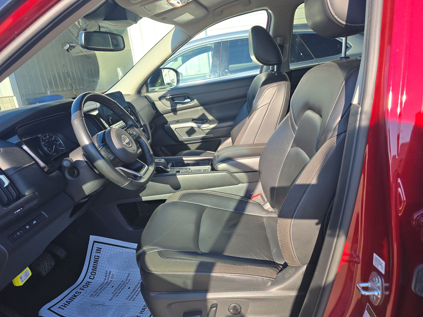 2022 Nissan Pathfinder SL FWD