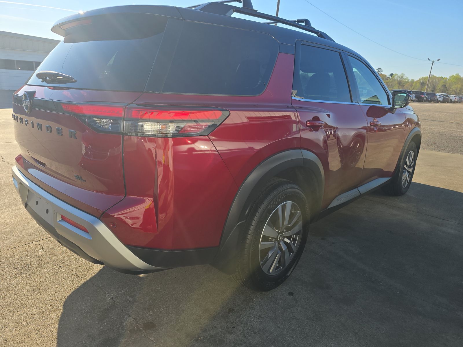 2022 Nissan Pathfinder SL FWD