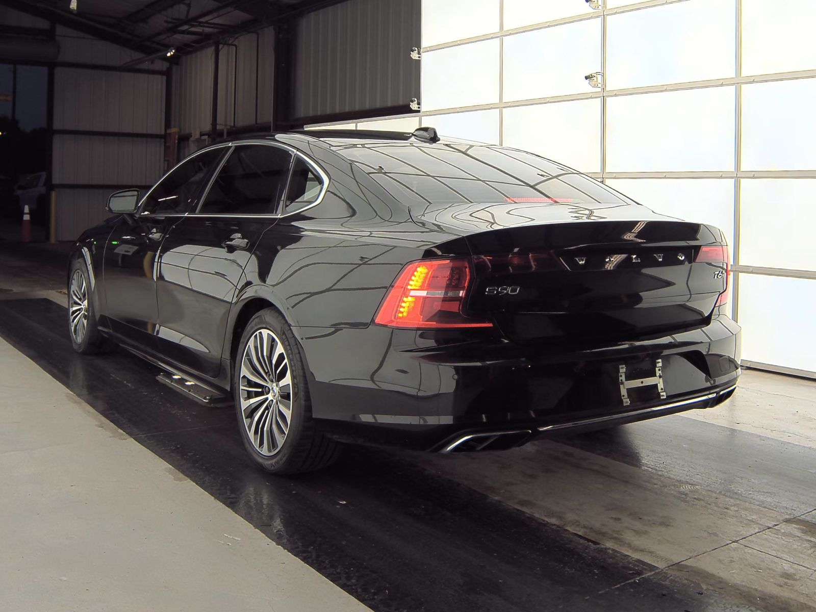 2020 Volvo S90 T6 Momentum AWD