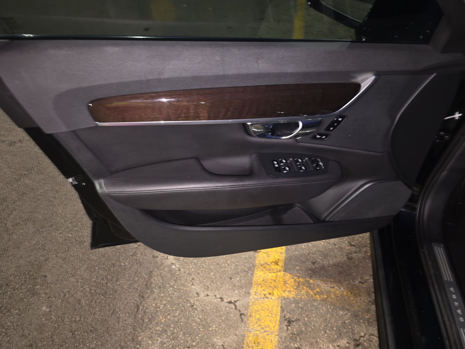 2020 Volvo S90 T6 Momentum AWD