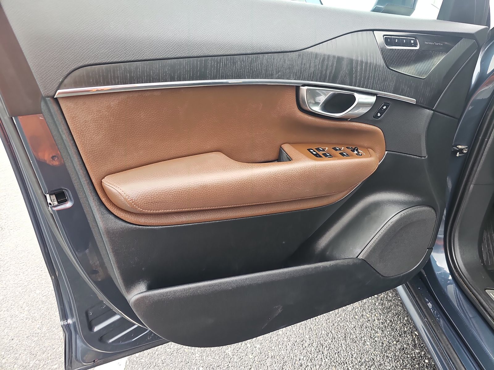 2020 Volvo XC90 T6 Momentum AWD