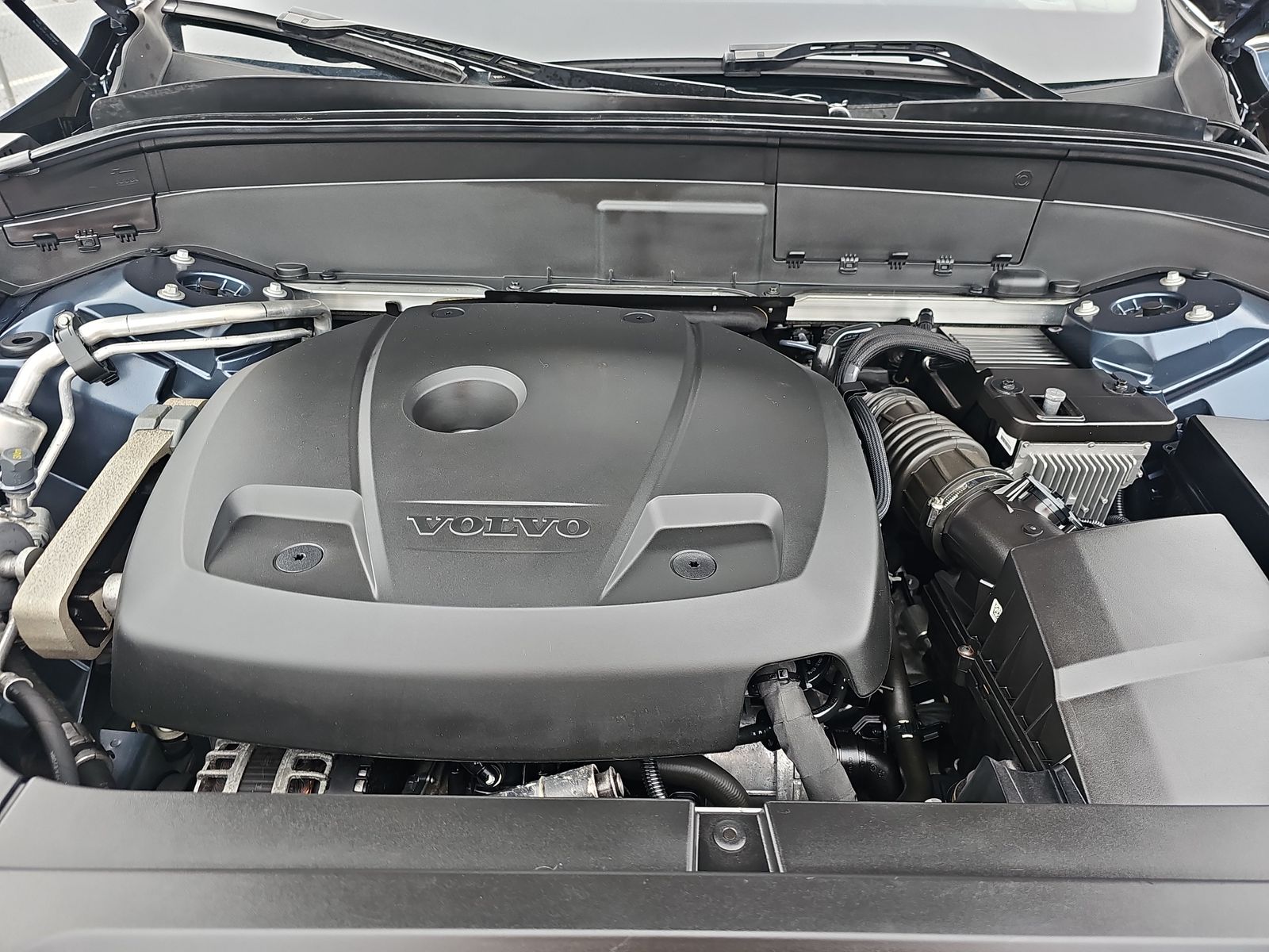 2020 Volvo XC90 T6 Momentum AWD