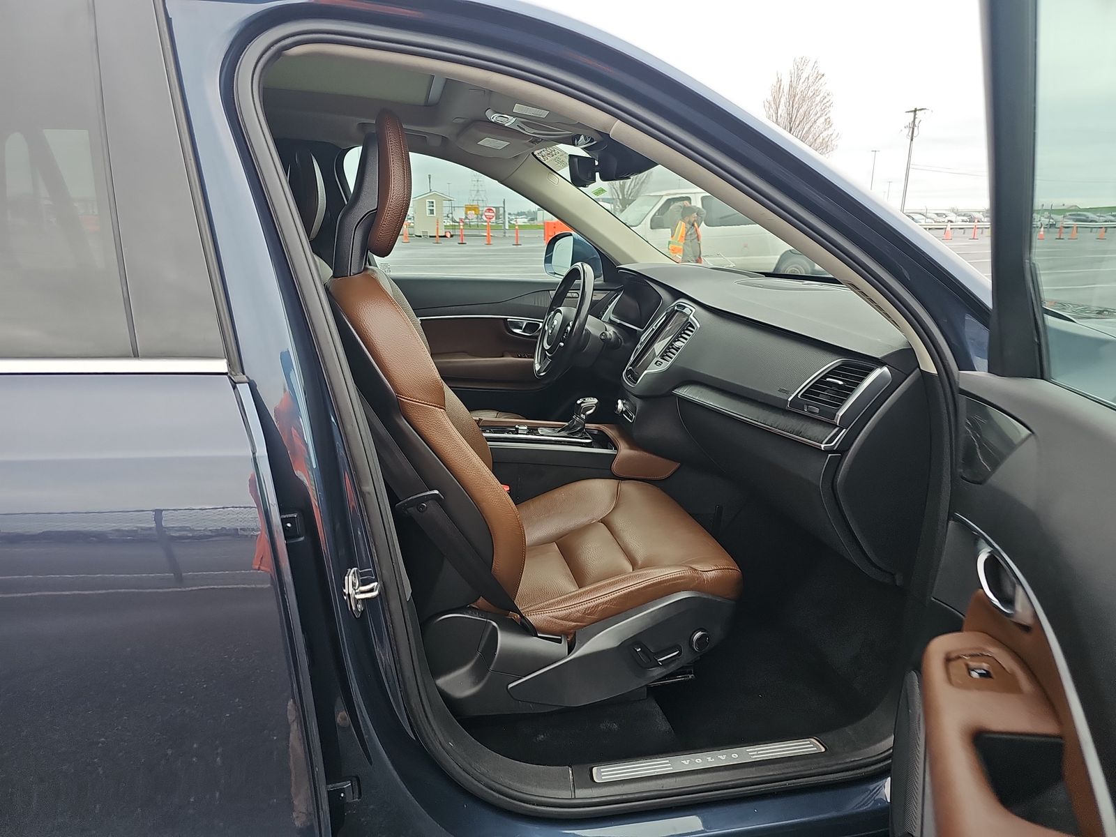 2020 Volvo XC90 T6 Momentum AWD