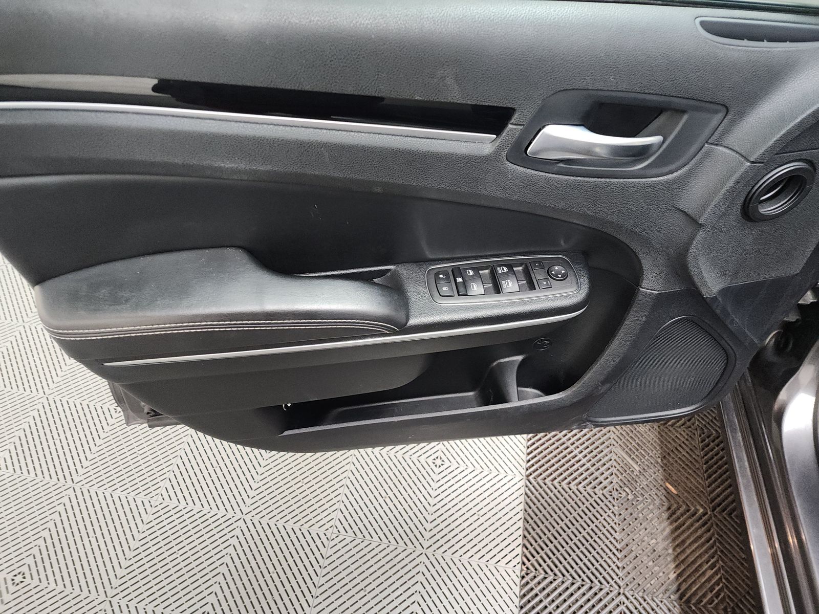 2023 Chrysler 300 300S RWD