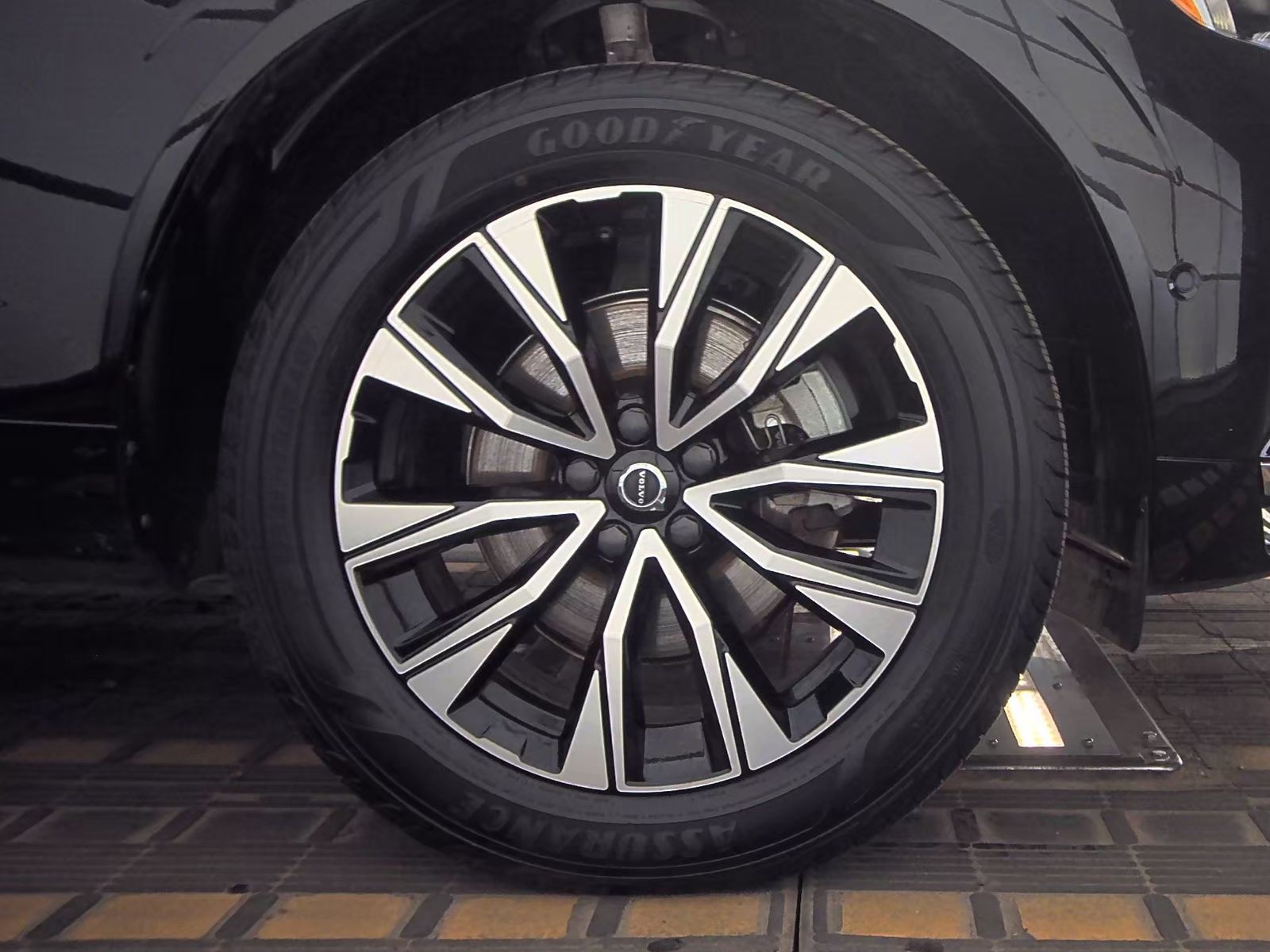 2023 Volvo XC60 B5 Plus AWD