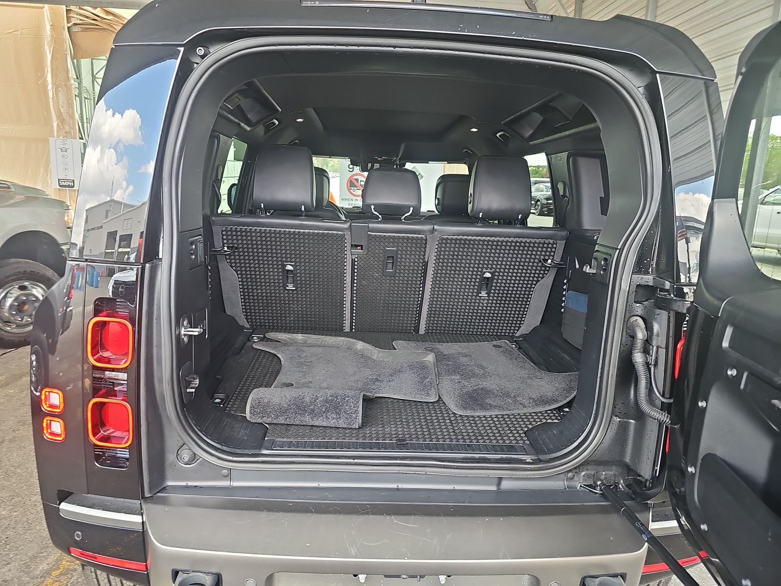 2021 Land Rover Defender 110 X-Dynamic HSE AWD