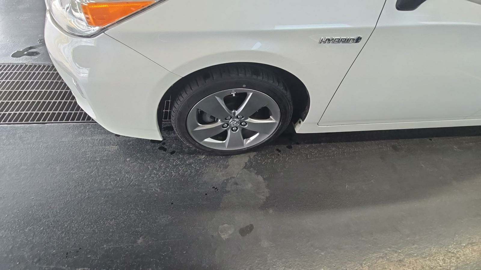 2013 Toyota Prius Persona Series FWD