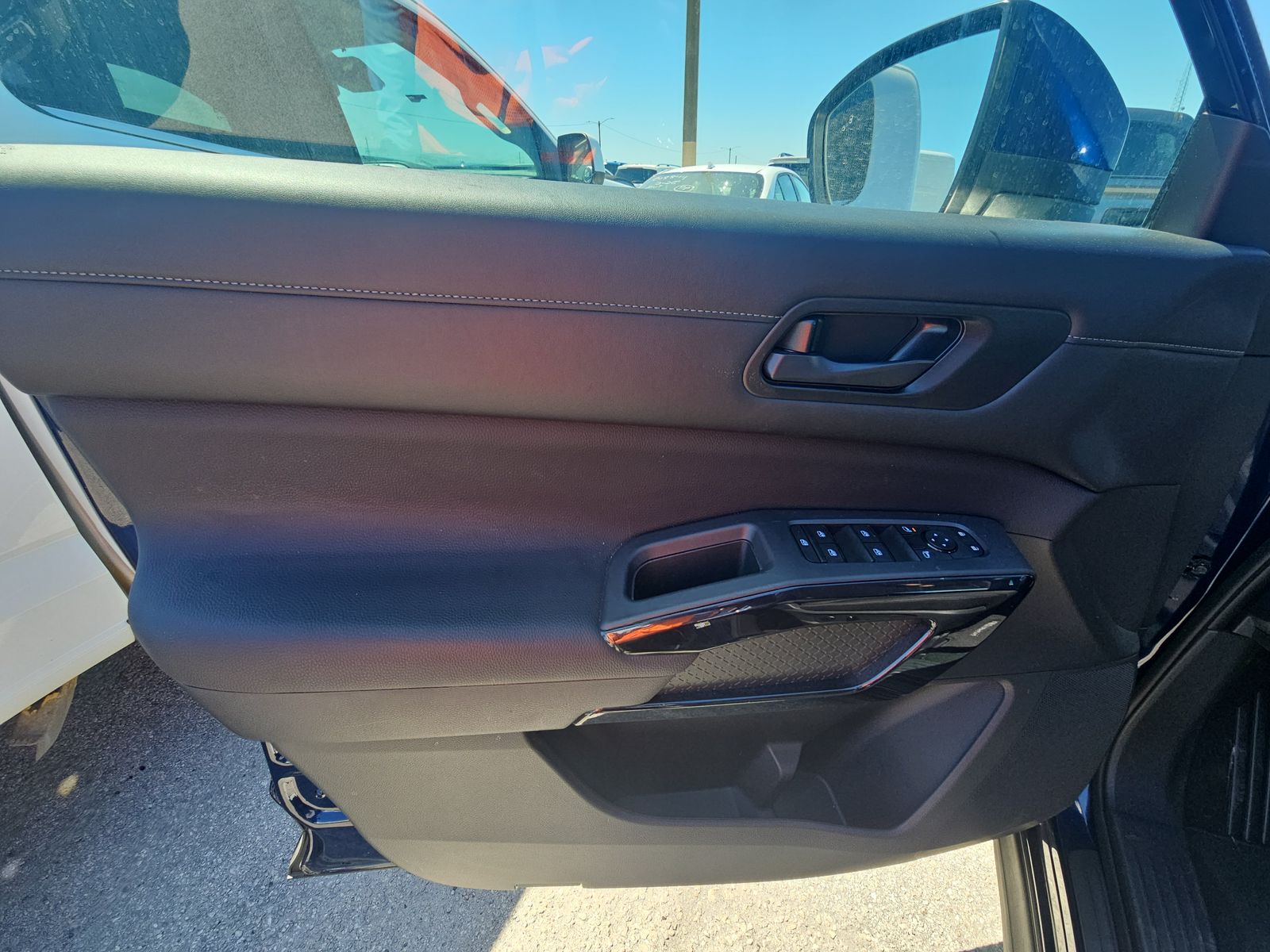 2025 Nissan Pathfinder SV AWD
