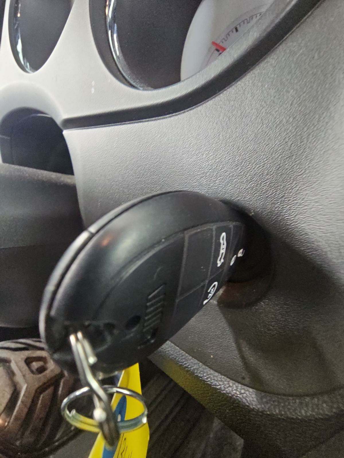 2013 Dodge Challenger SXT RWD