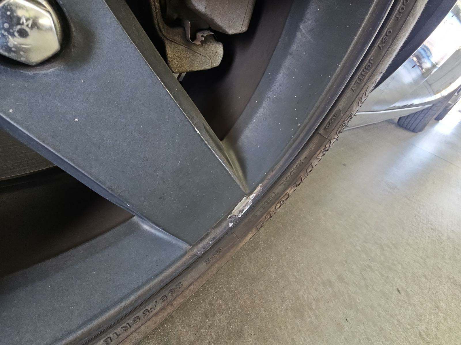 2013 Dodge Challenger SXT RWD