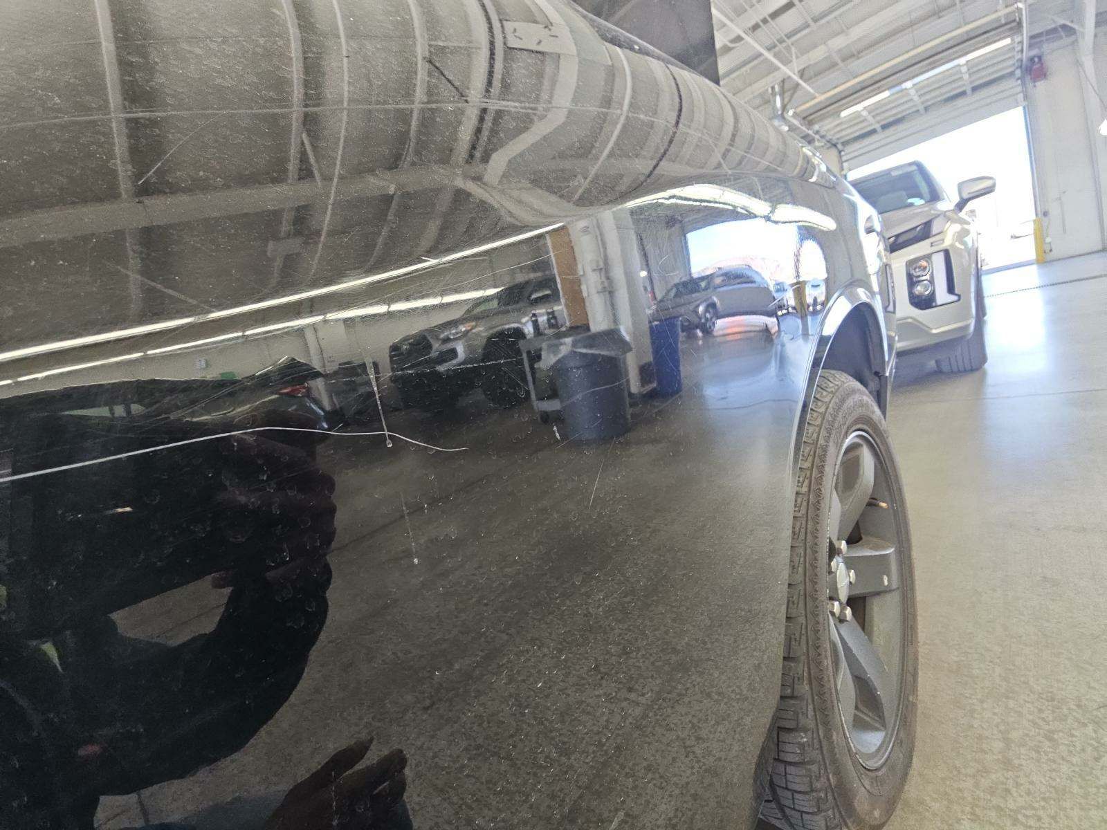 2013 Dodge Challenger SXT RWD