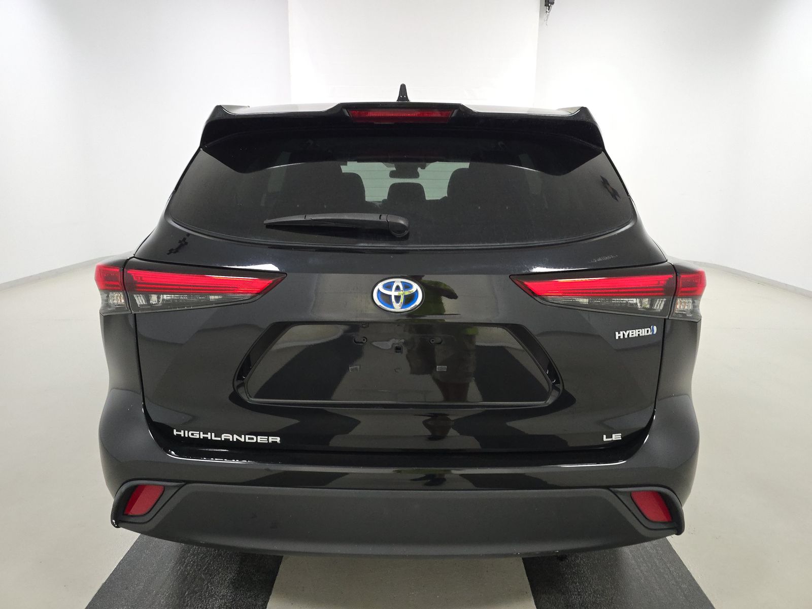 2021 Toyota Highlander Hybrid LE FWD
