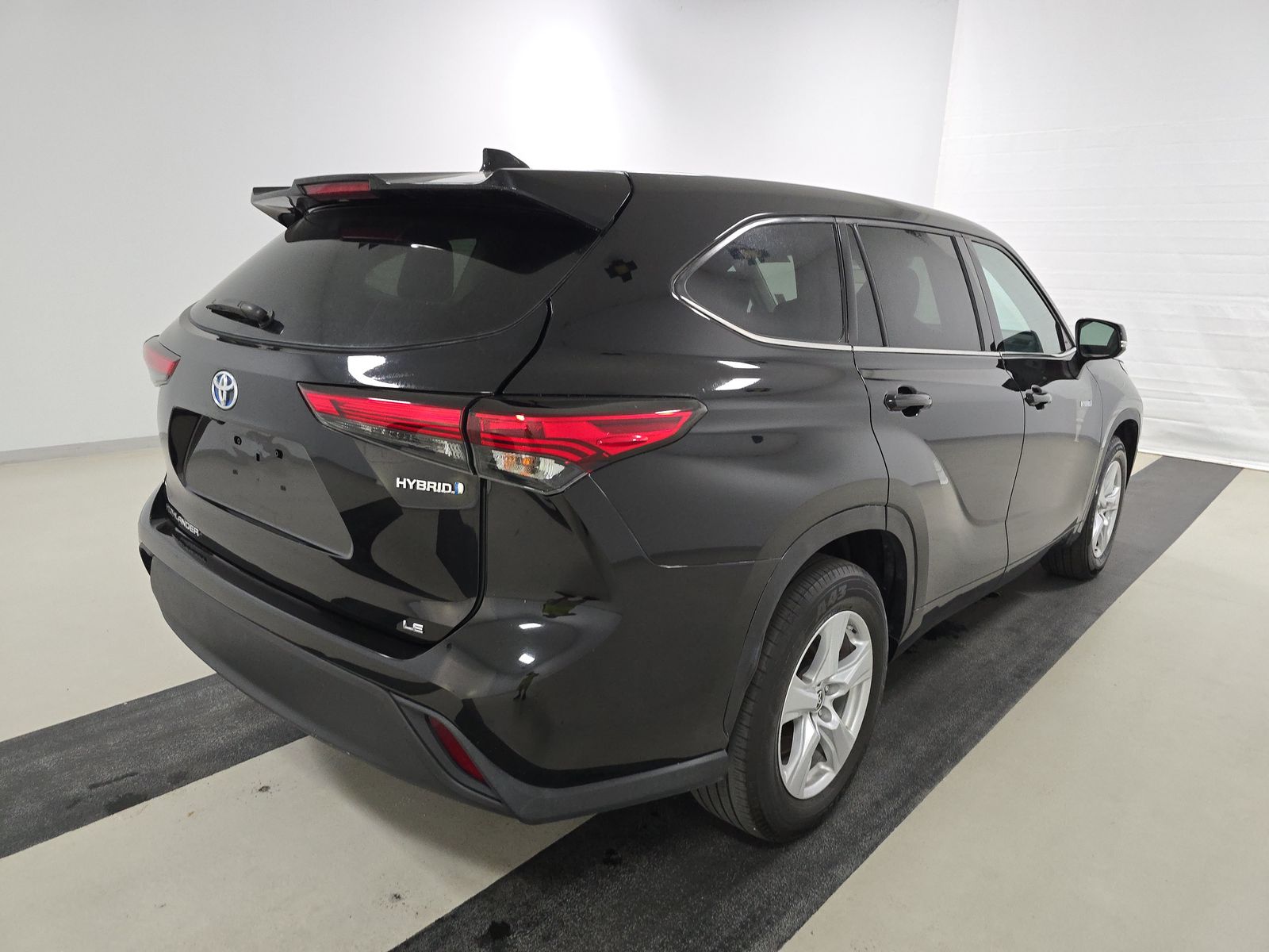 2021 Toyota Highlander Hybrid LE FWD