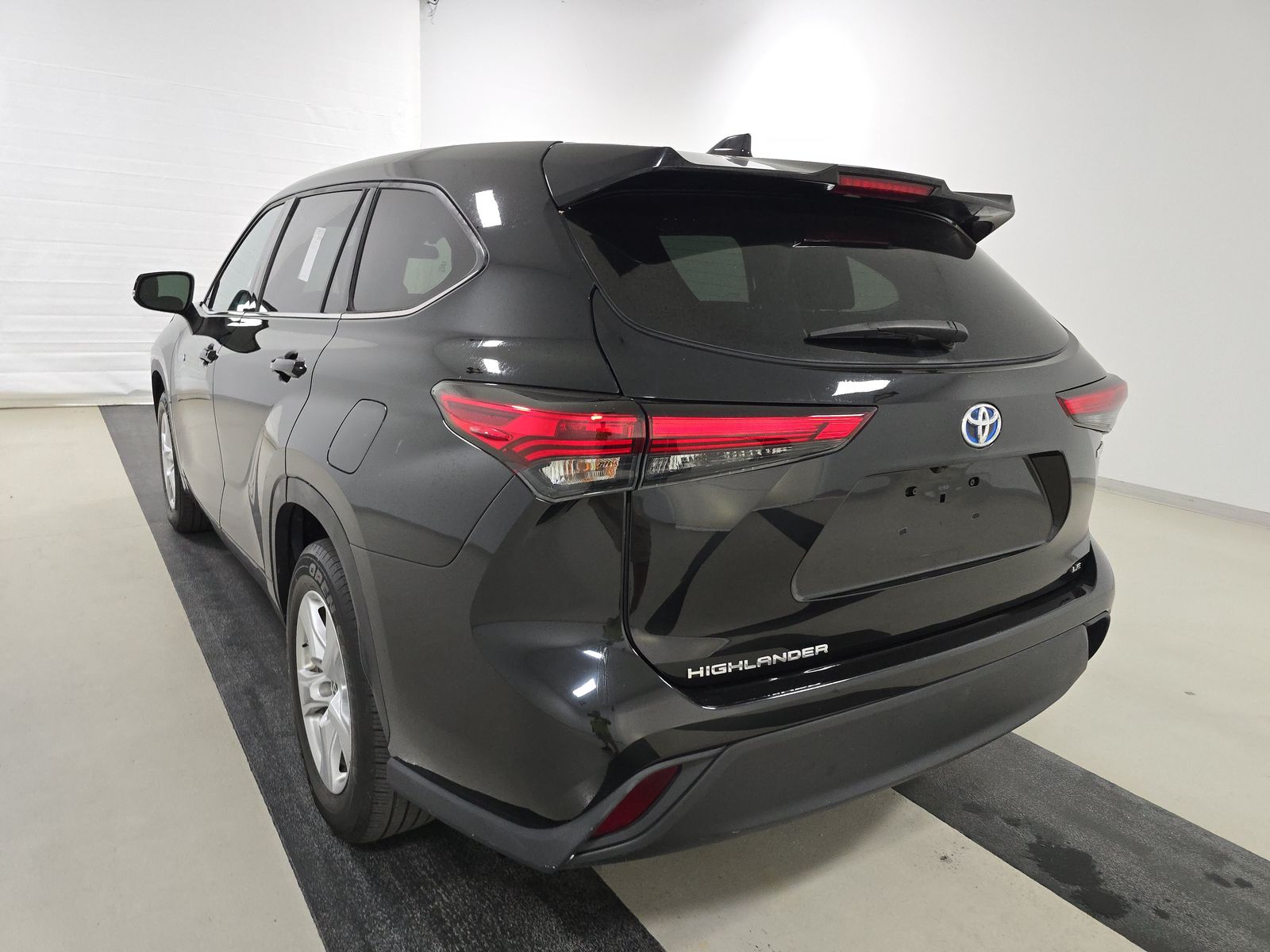 2021 Toyota Highlander Hybrid LE FWD