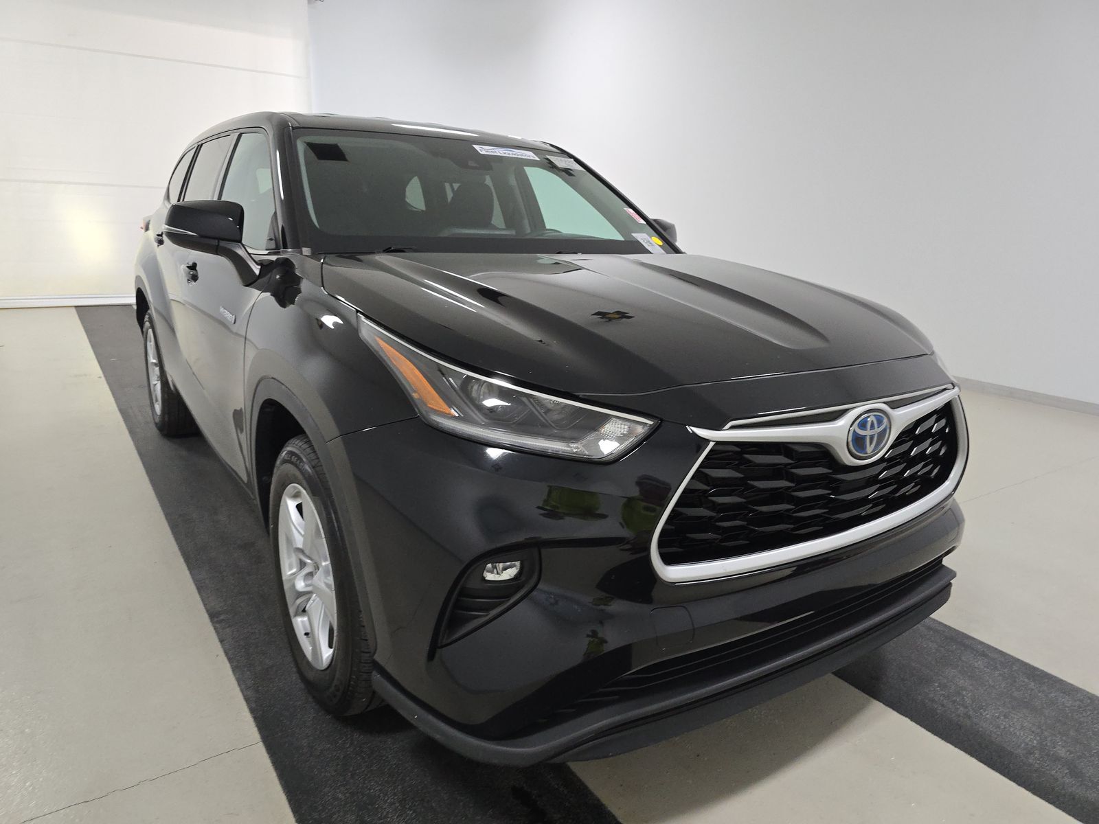 2021 Toyota Highlander Hybrid LE FWD