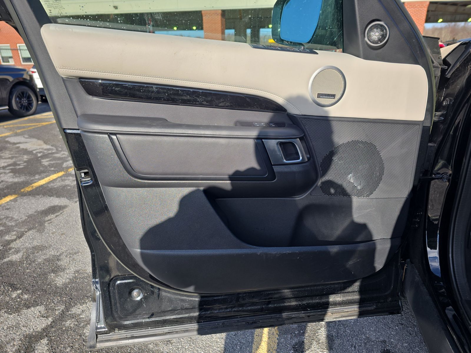 2023 Land Rover Discovery Metropolitan Edition AWD