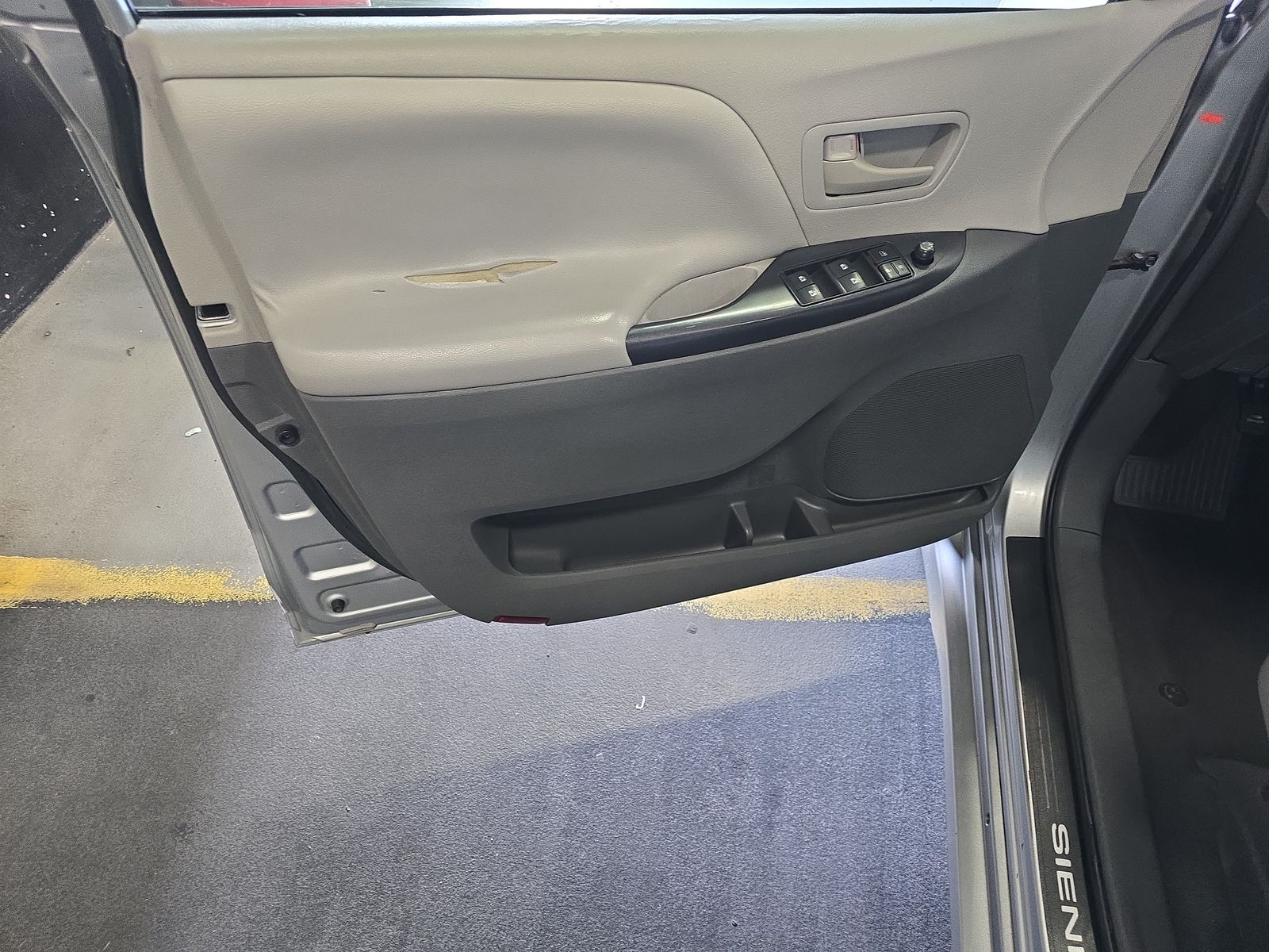 2019 Toyota Sienna L FWD
