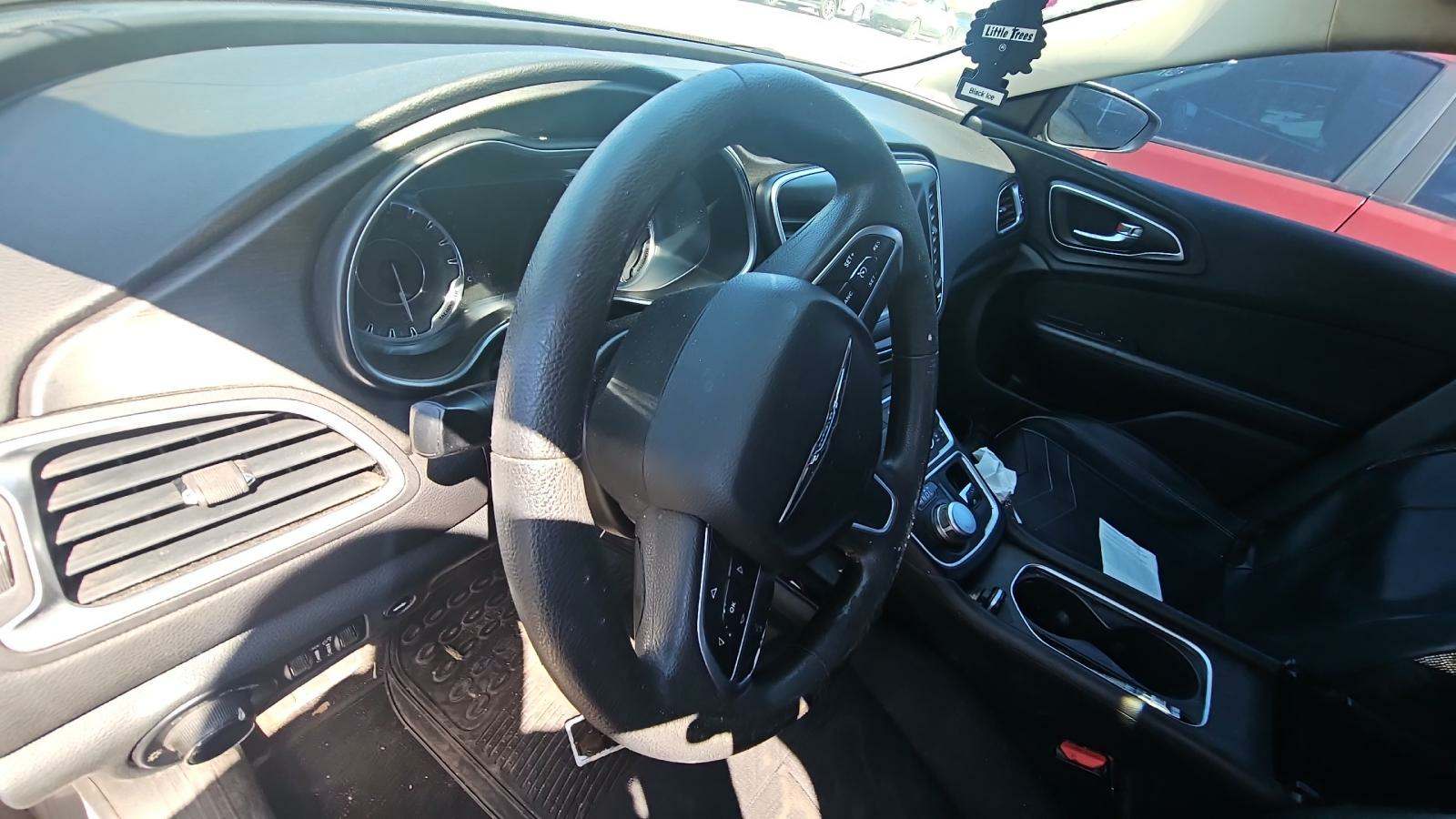 2016 Chrysler 200 Limited FWD