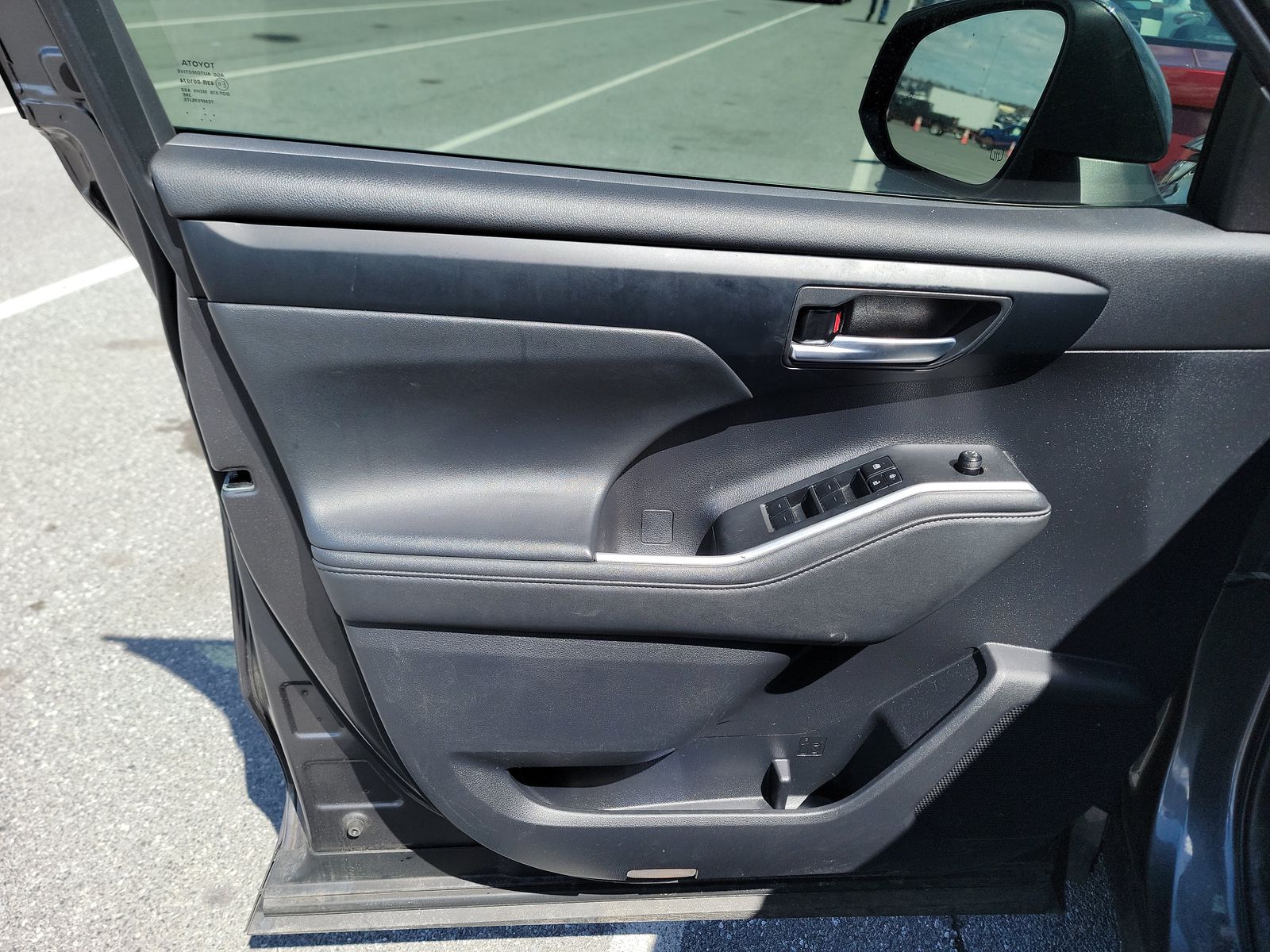2023 Toyota Highlander Hybrid XLE FWD