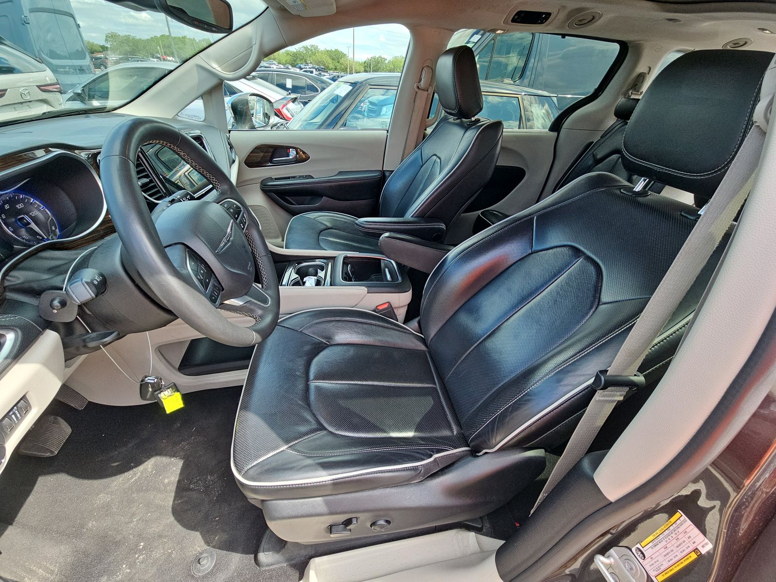 2022 Chrysler Pacifica Limited FWD