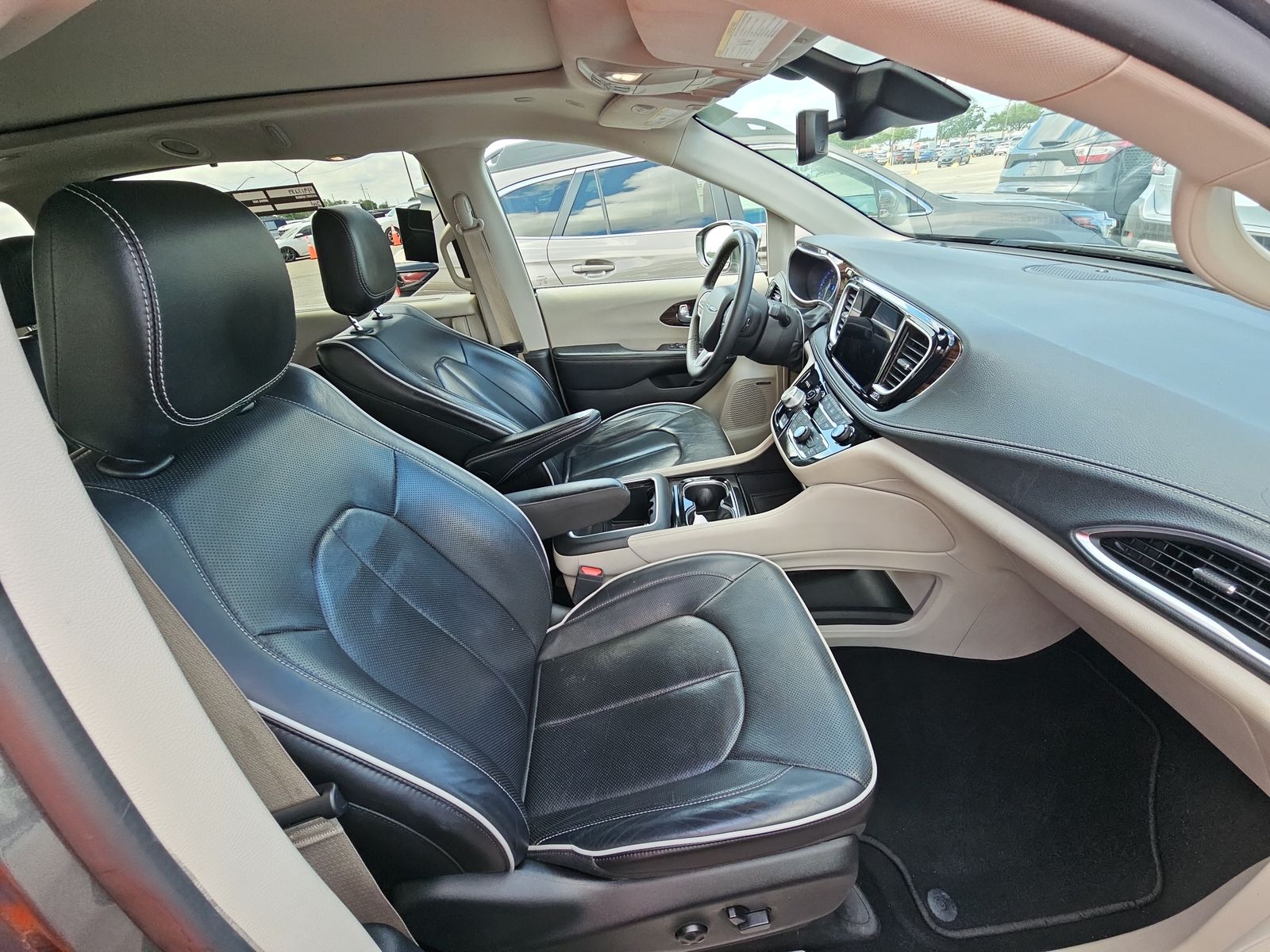 2022 Chrysler Pacifica Limited FWD
