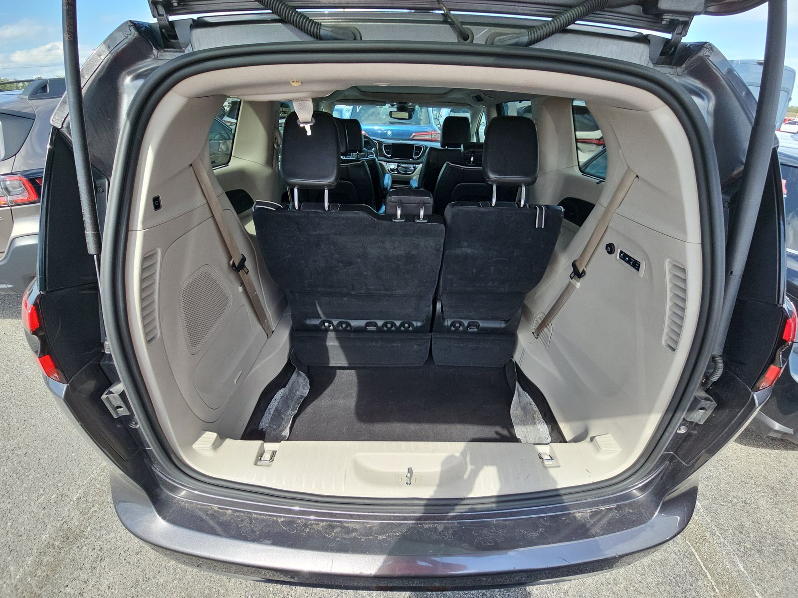 2022 Chrysler Pacifica Limited FWD