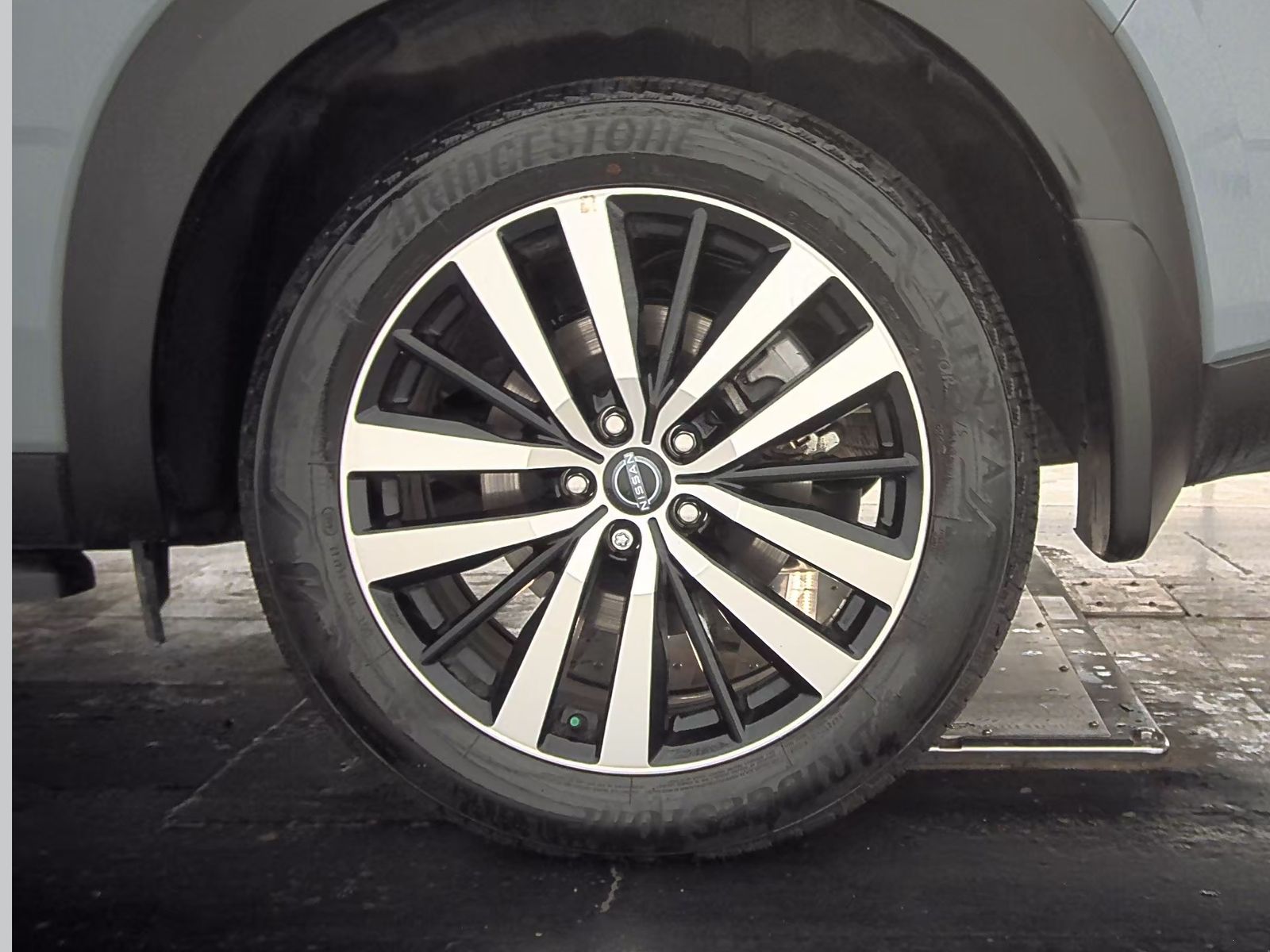 2024 Nissan Pathfinder Platinum FWD