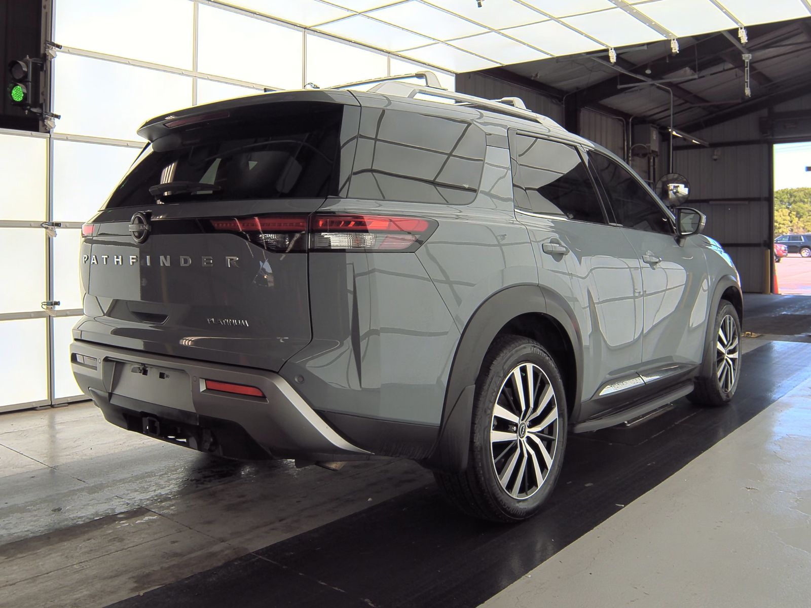 2024 Nissan Pathfinder Platinum FWD