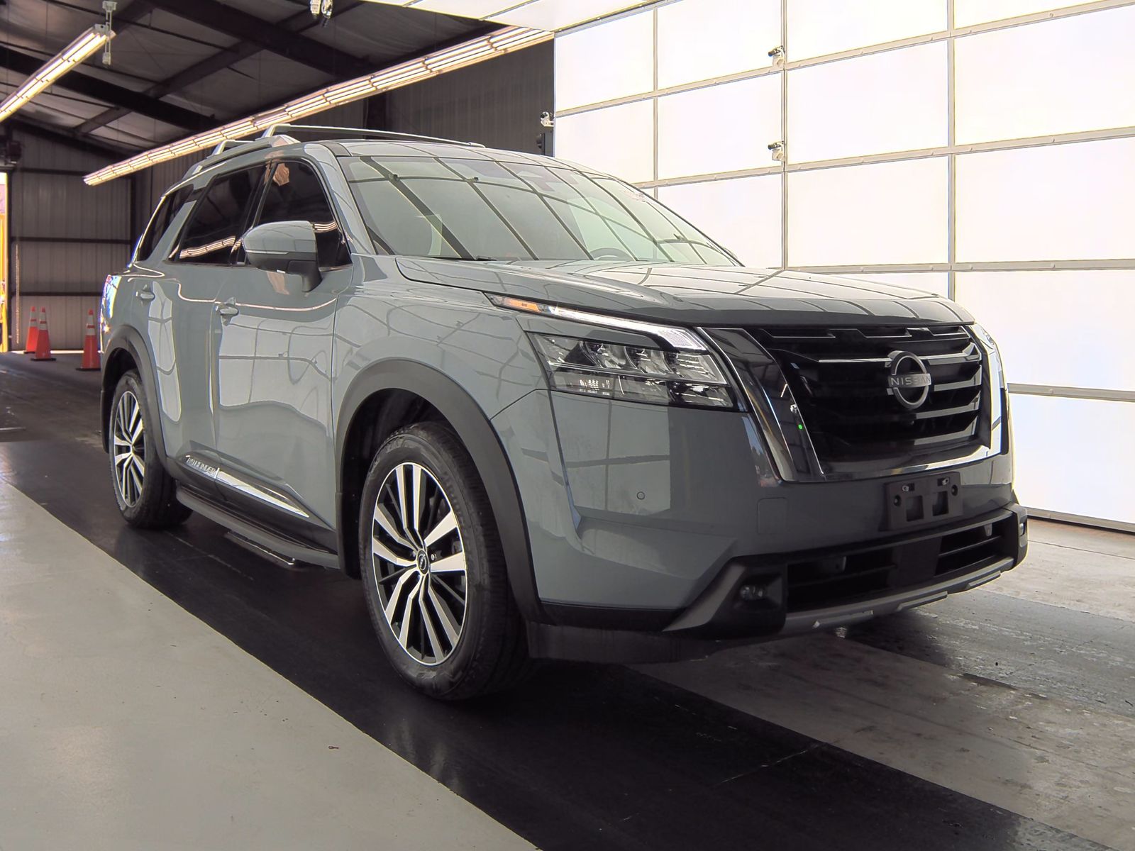 2024 Nissan Pathfinder Platinum FWD