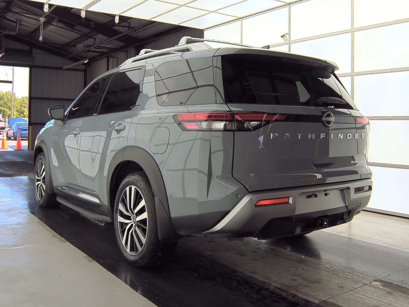 2024 Nissan Pathfinder Platinum FWD