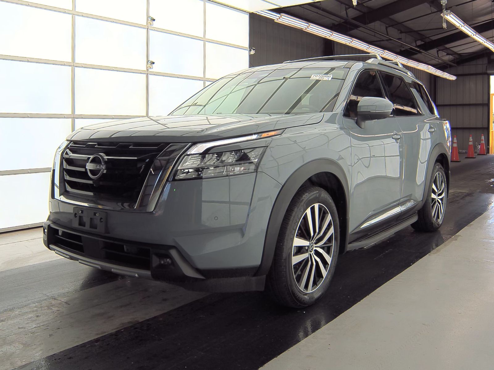 2024 Nissan Pathfinder Platinum FWD