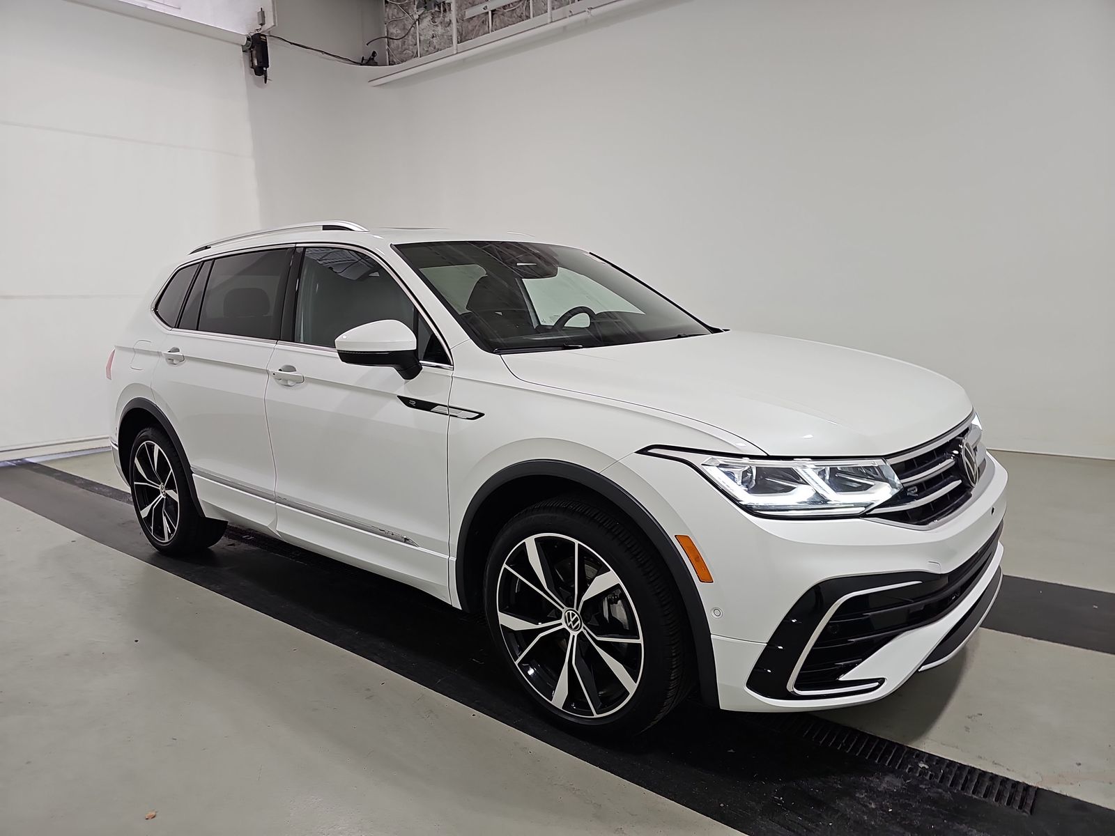 2024 Volkswagen Tiguan 2.0T SEL R-Line AWD