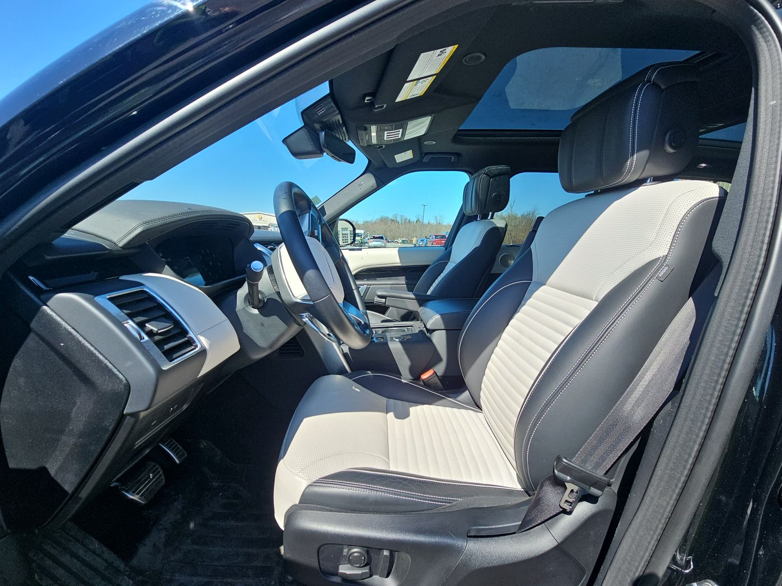 2023 Land Rover Discovery Metropolitan Edition AWD