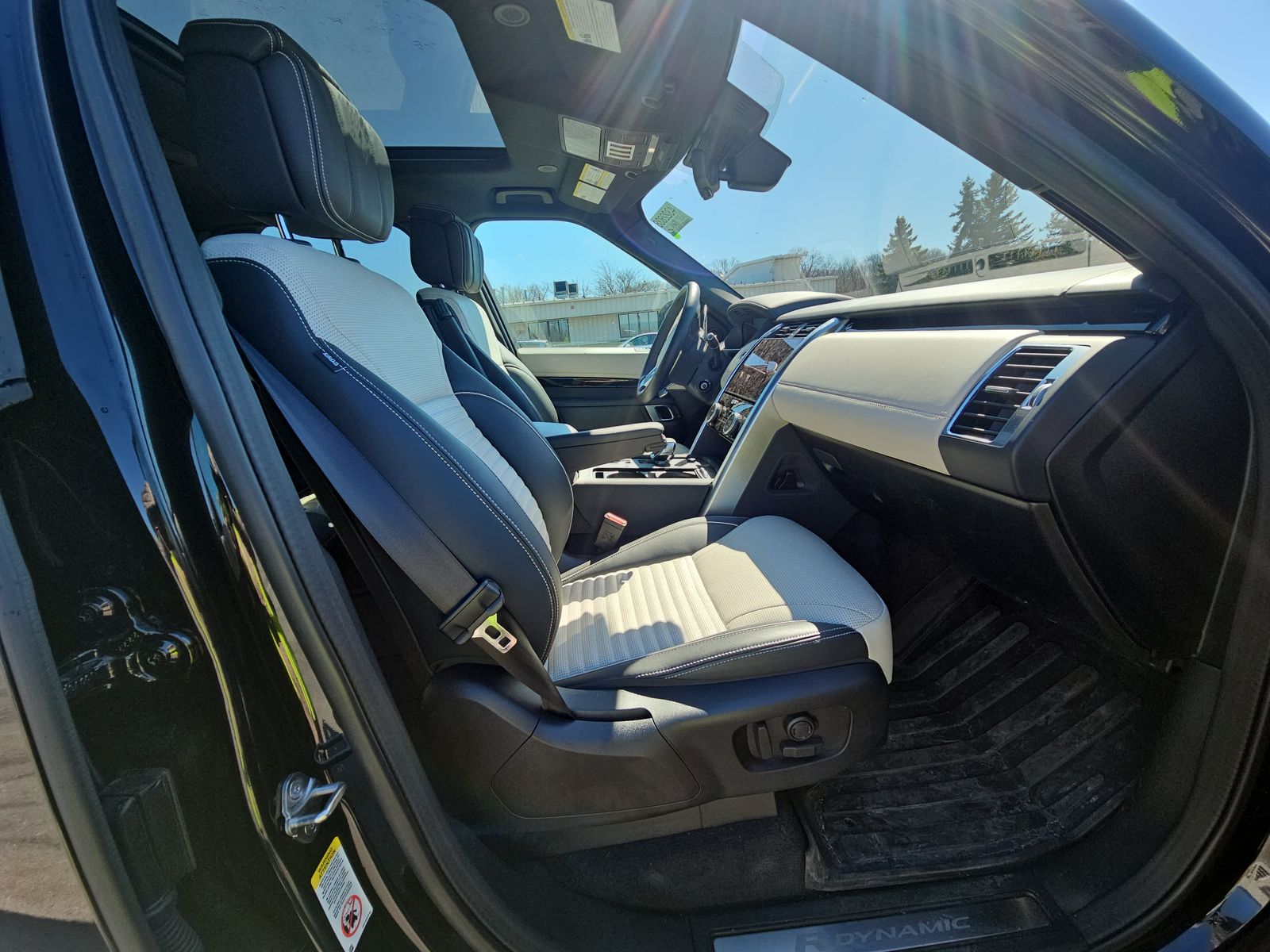 2023 Land Rover Discovery Metropolitan Edition AWD