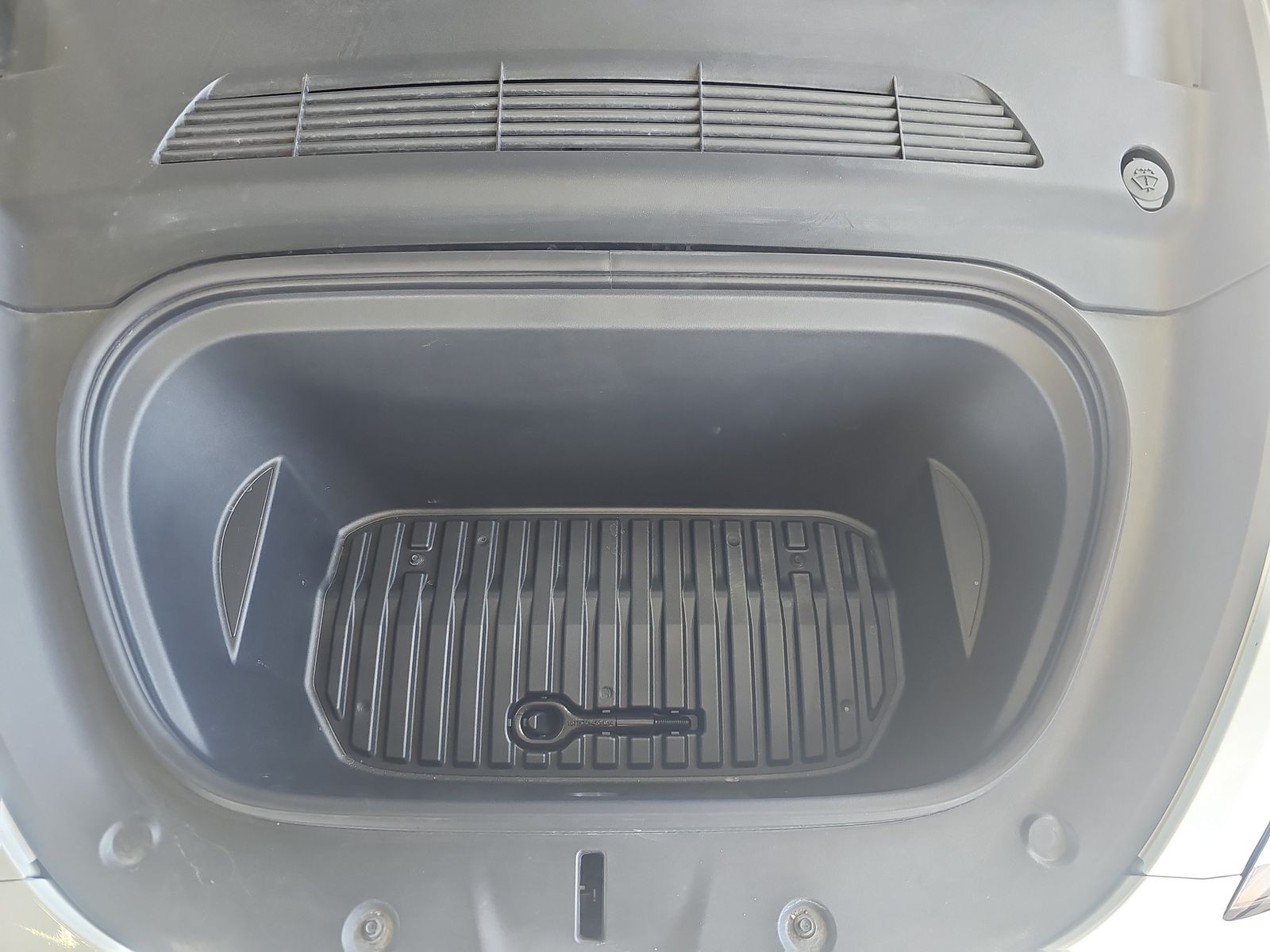 2023 Tesla Model Y Standard Range AWD