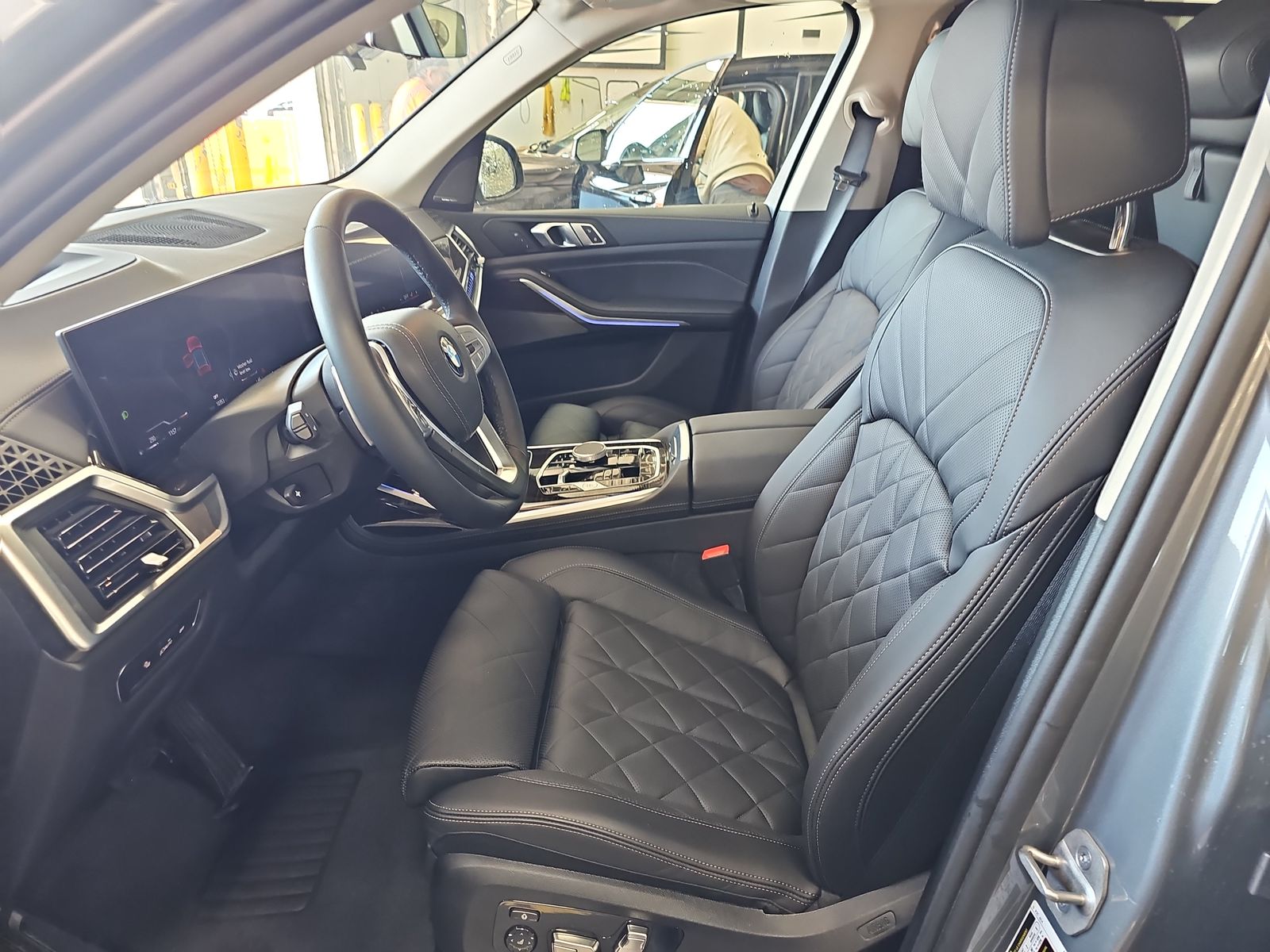 2025 BMW X7 xDrive40i AWD