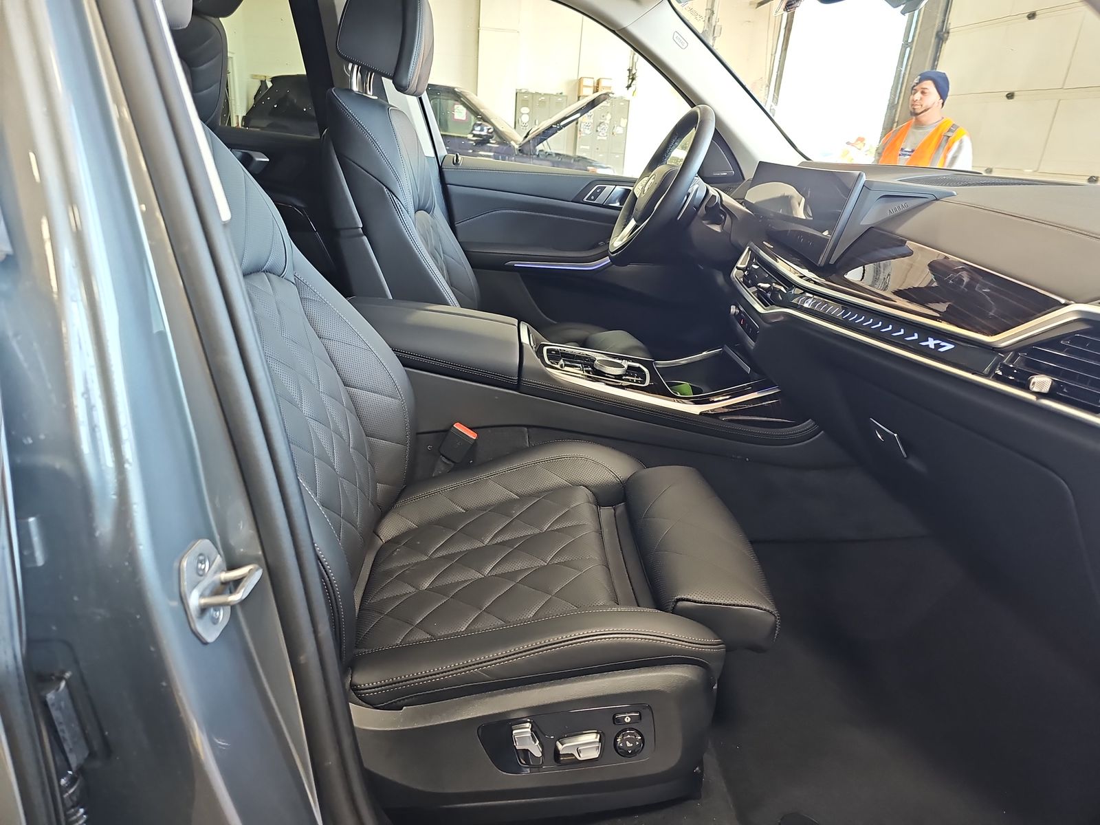 2025 BMW X7 xDrive40i AWD