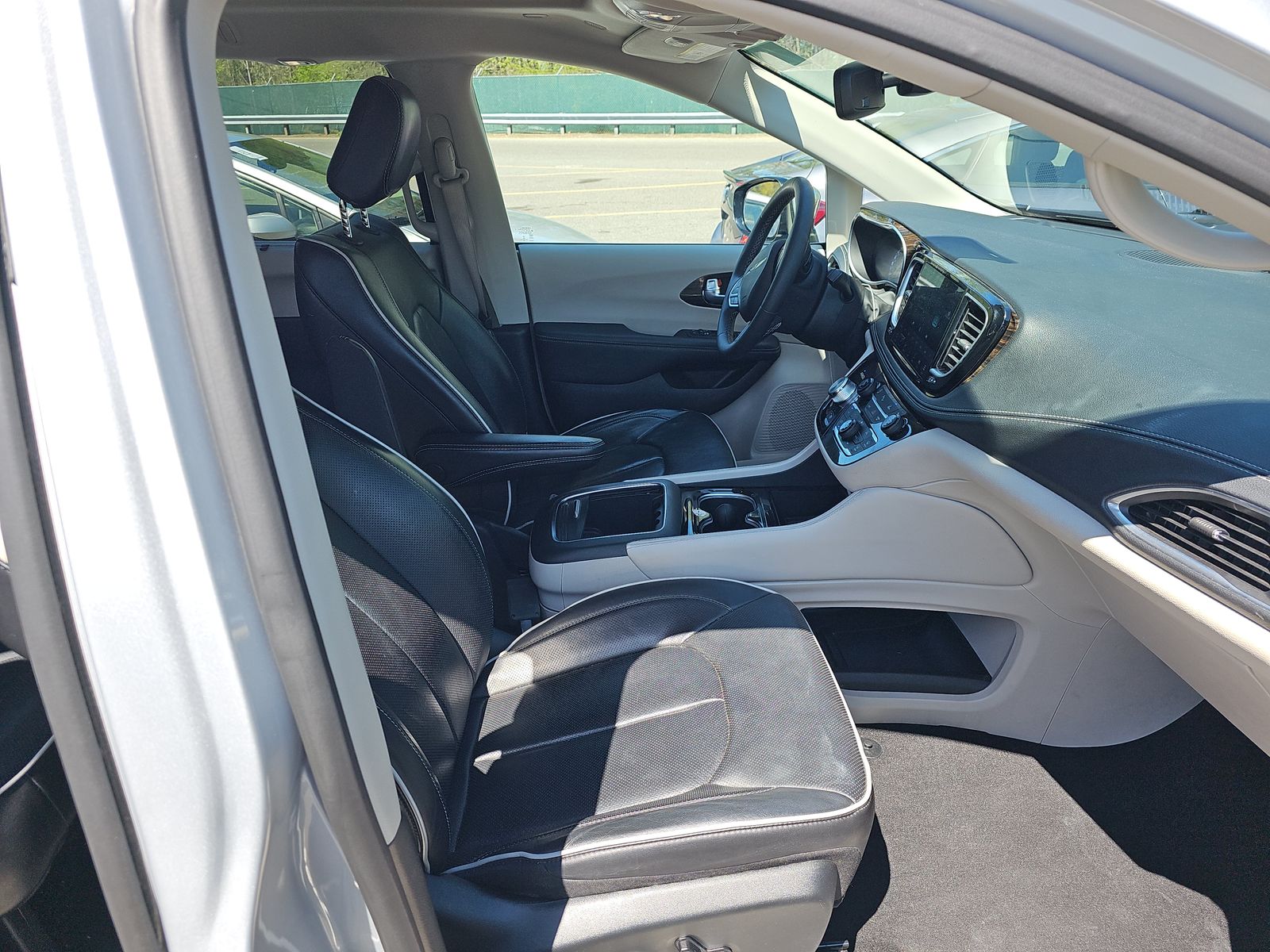 2023 Chrysler Pacifica Limited FWD