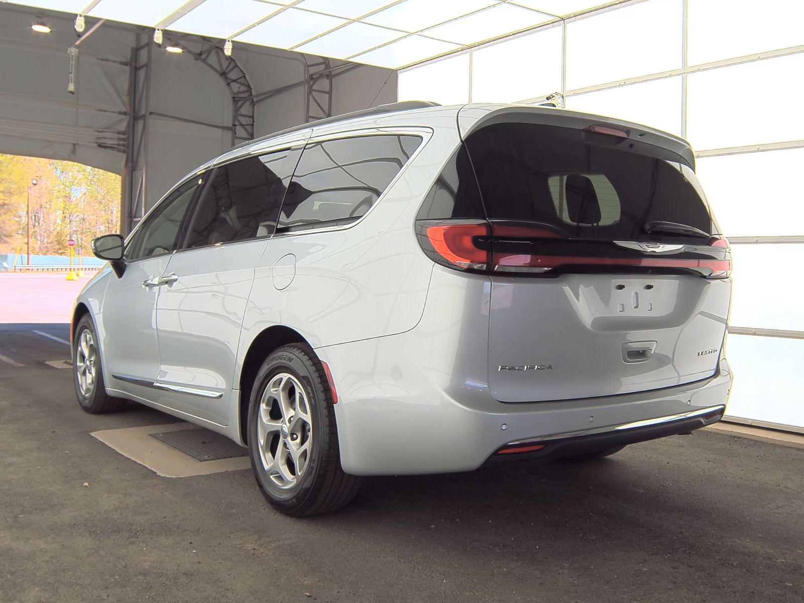 2023 Chrysler Pacifica Limited FWD