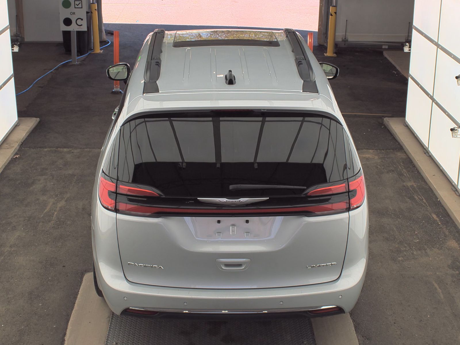 2023 Chrysler Pacifica Limited FWD