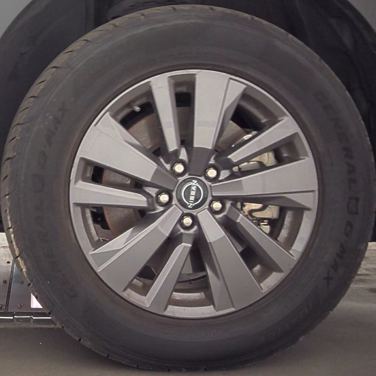 2022 Nissan Pathfinder SV FWD