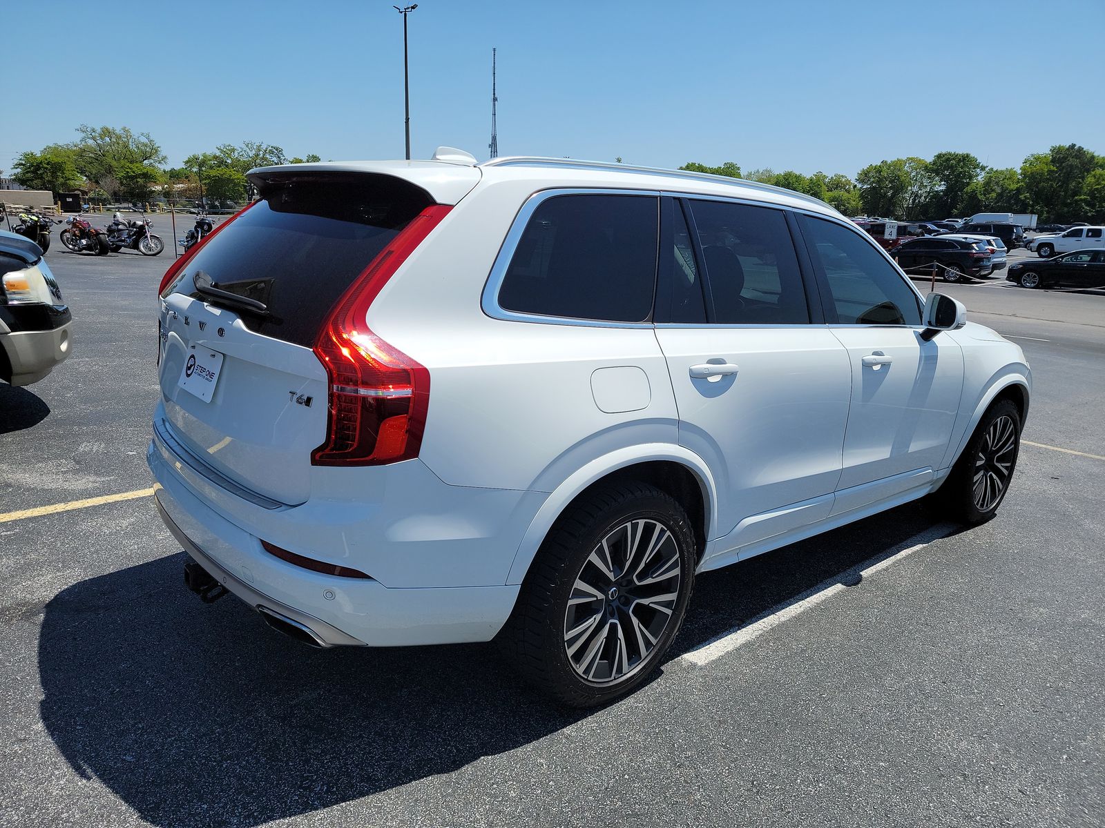 2020 Volvo XC90 T6 Momentum AWD