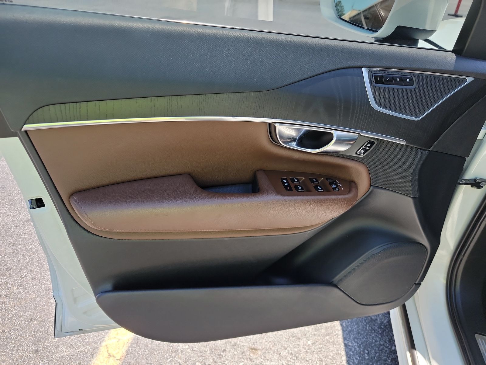 2020 Volvo XC90 T6 Momentum AWD