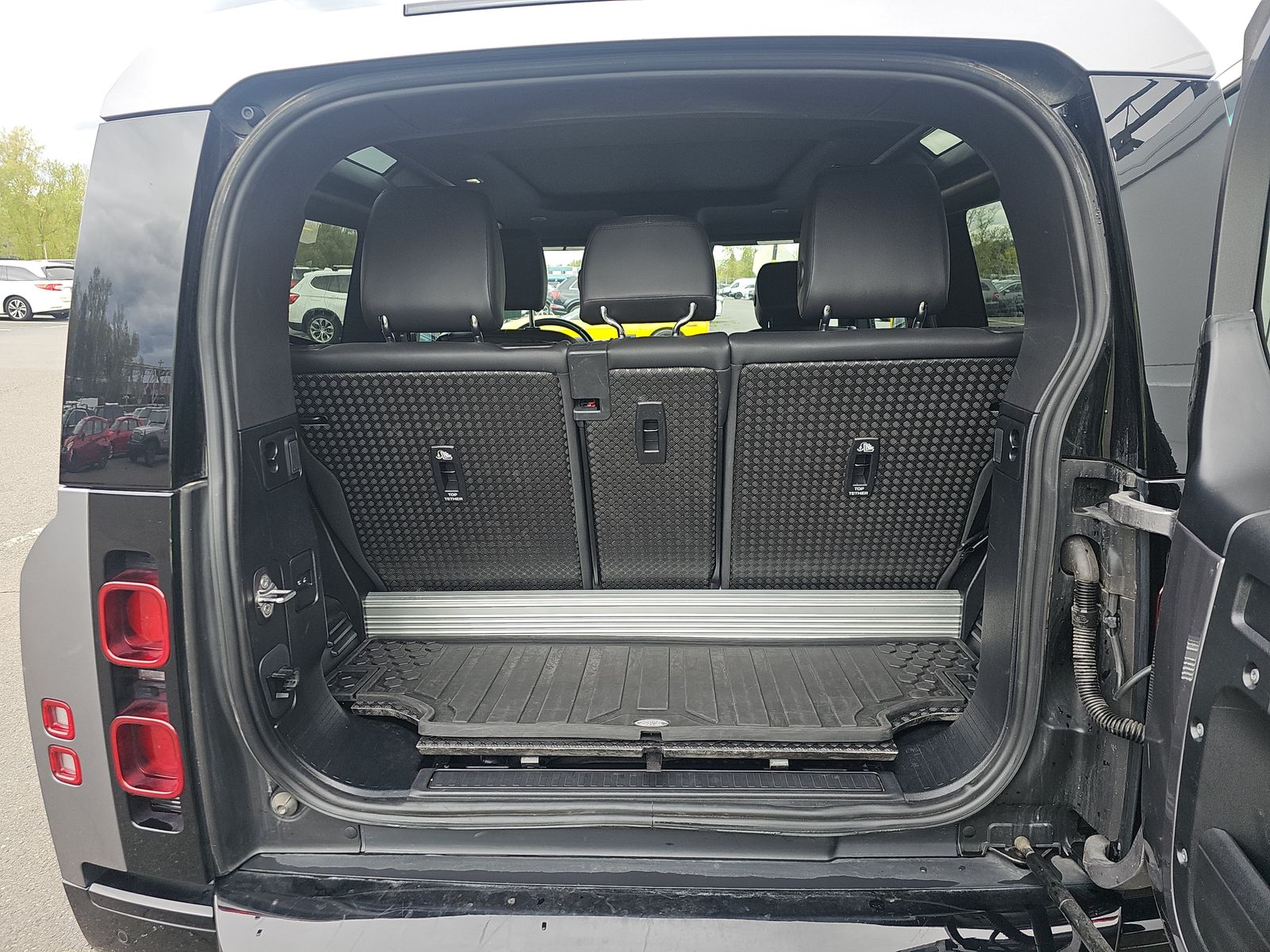 2024 Land Rover Defender 90 X-Dynamic SE AWD