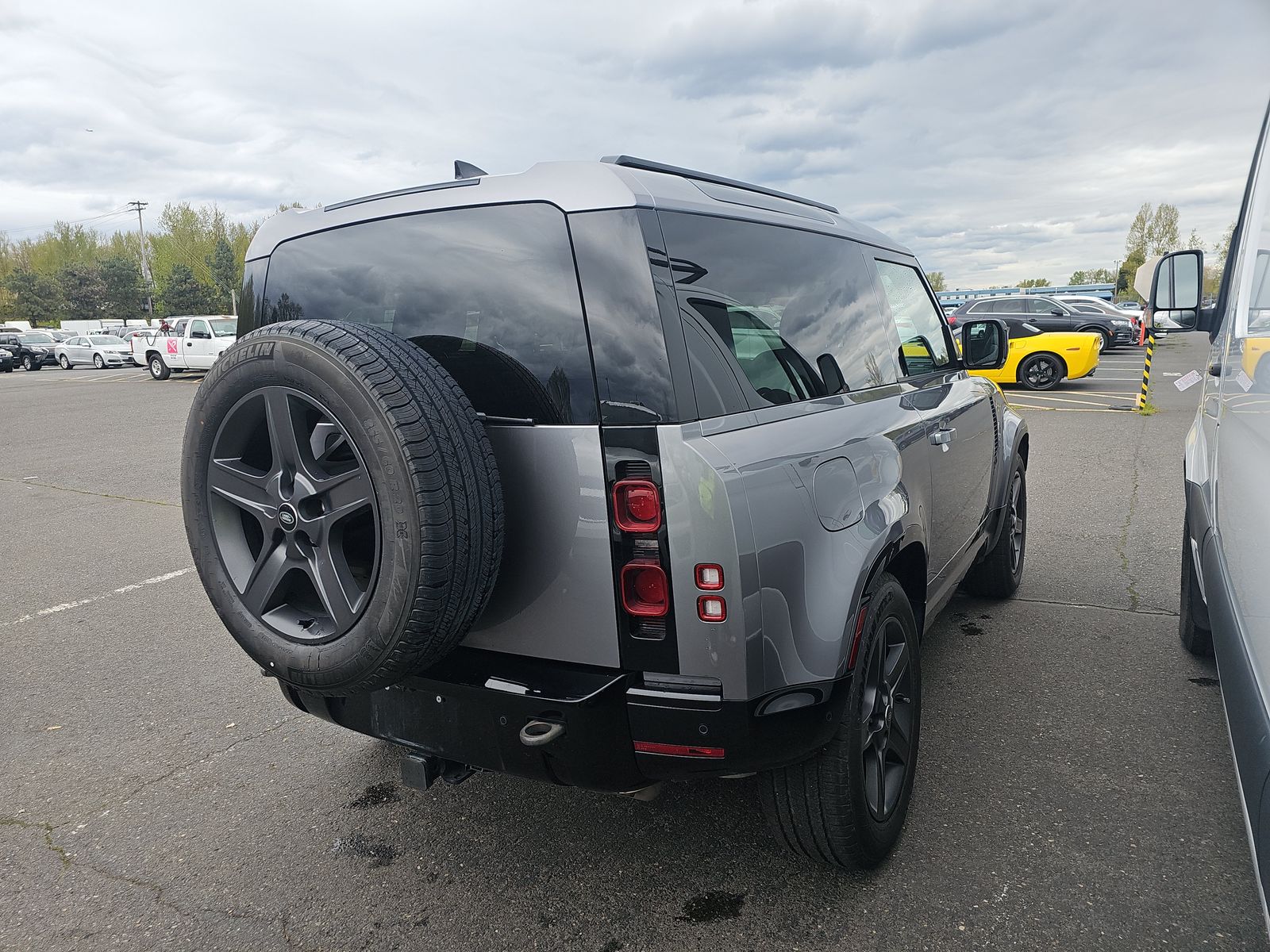 2024 Land Rover Defender 90 X-Dynamic SE AWD