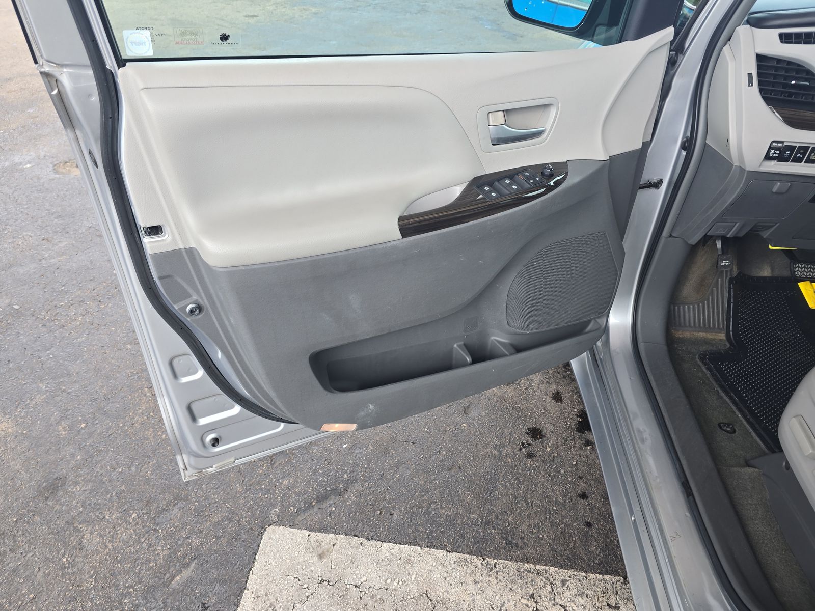 2015 Toyota Sienna XLE Premium FWD